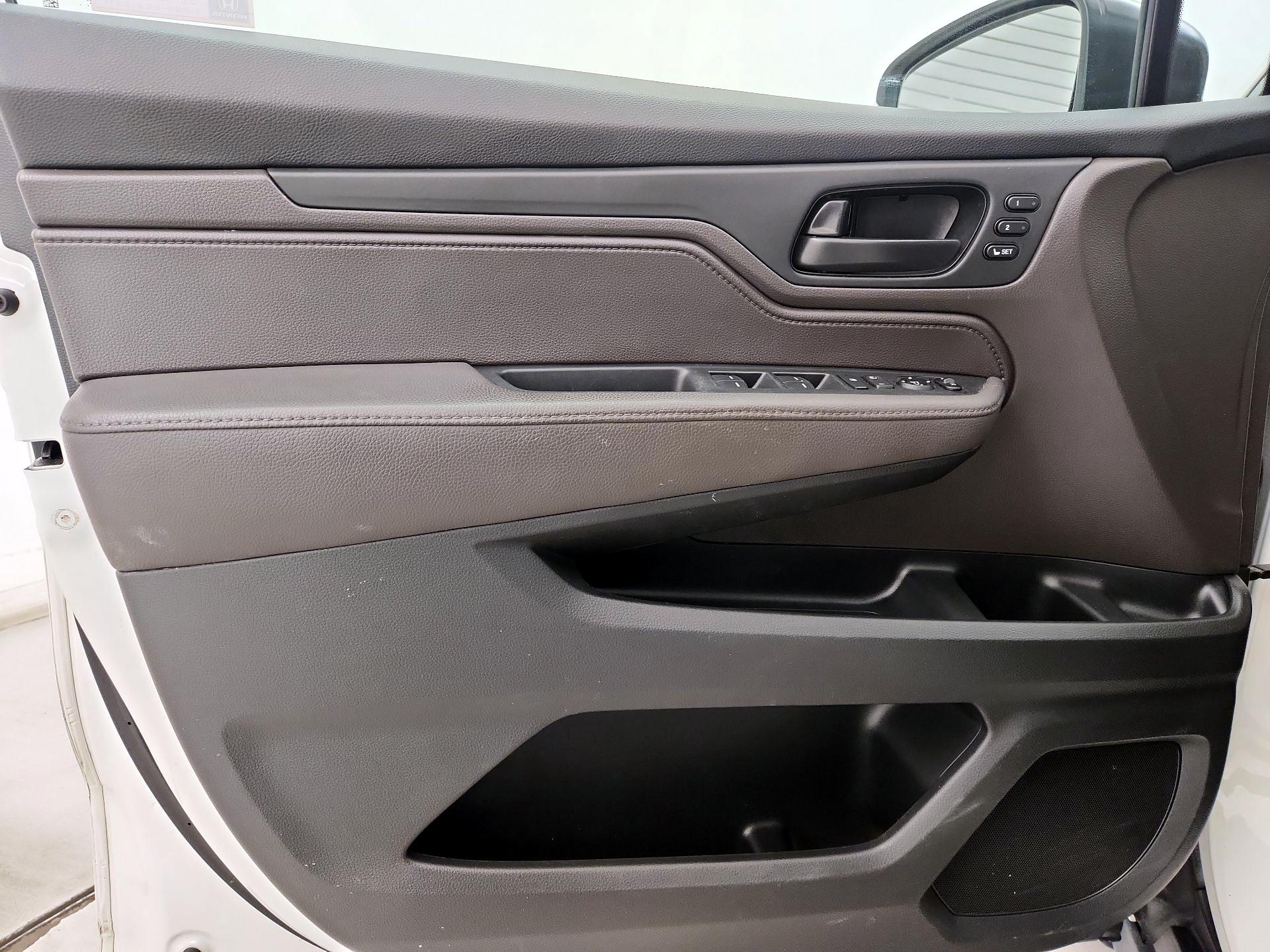 Thumbnail: 2018 Honda Odyssey - 12