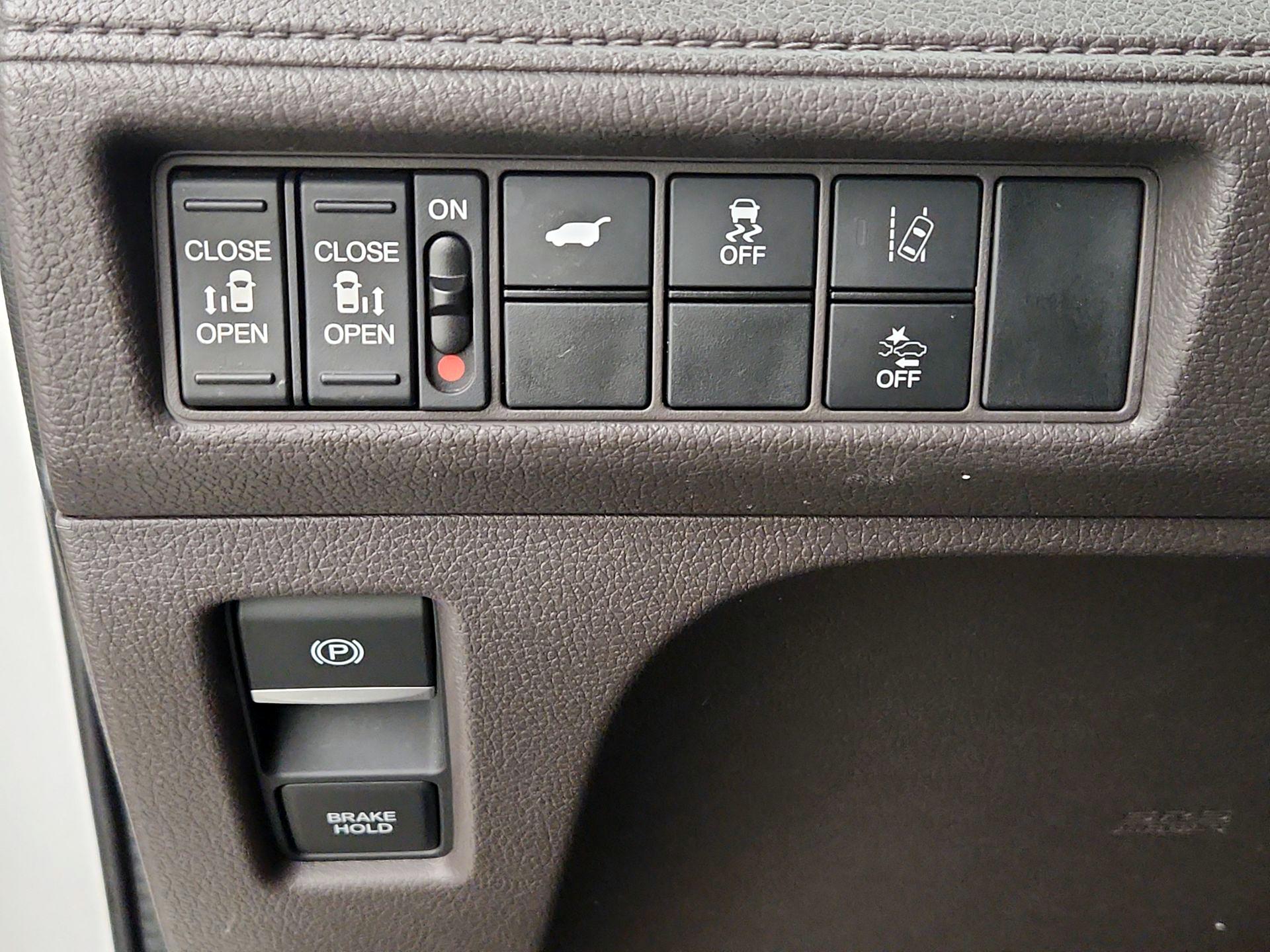 Thumbnail: 2018 Honda Odyssey - 13