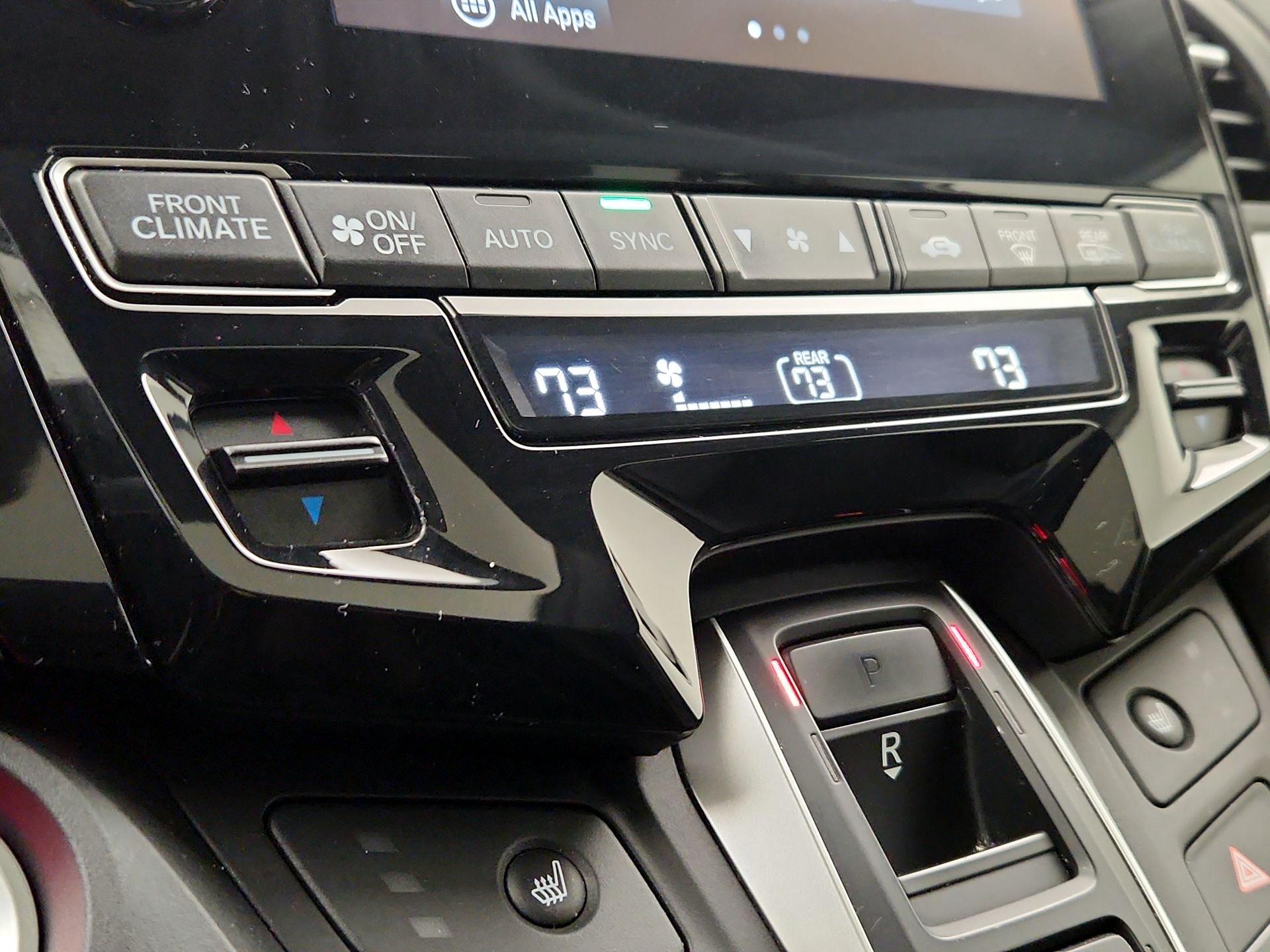 Thumbnail: 2018 Honda Odyssey - 16