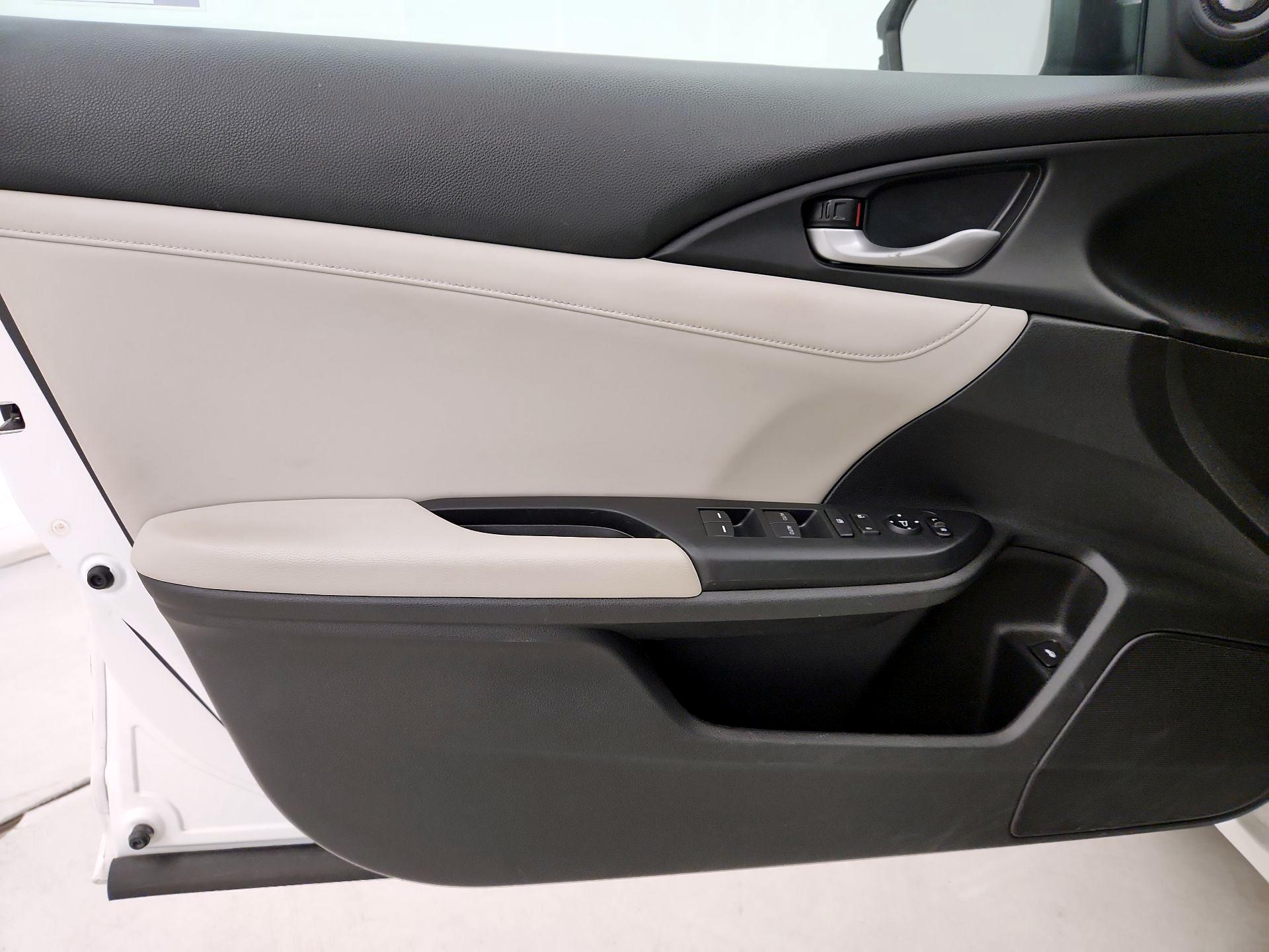 Thumbnail: 2019 Honda Insight - 12