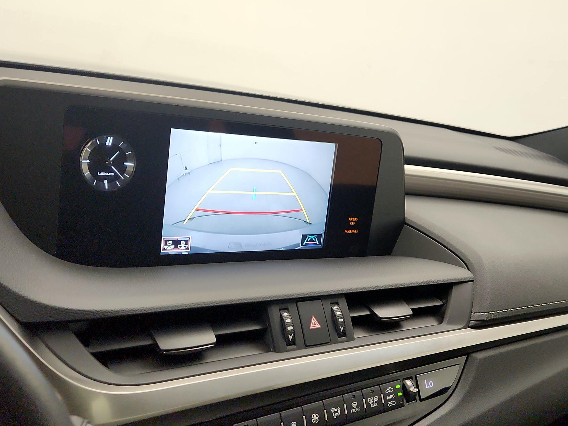 Thumbnail: 2019 Lexus ES - 14