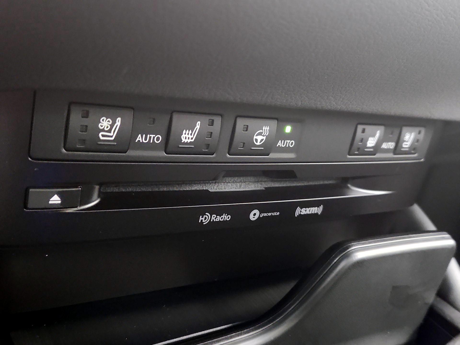 Thumbnail: 2019 Lexus ES - 16