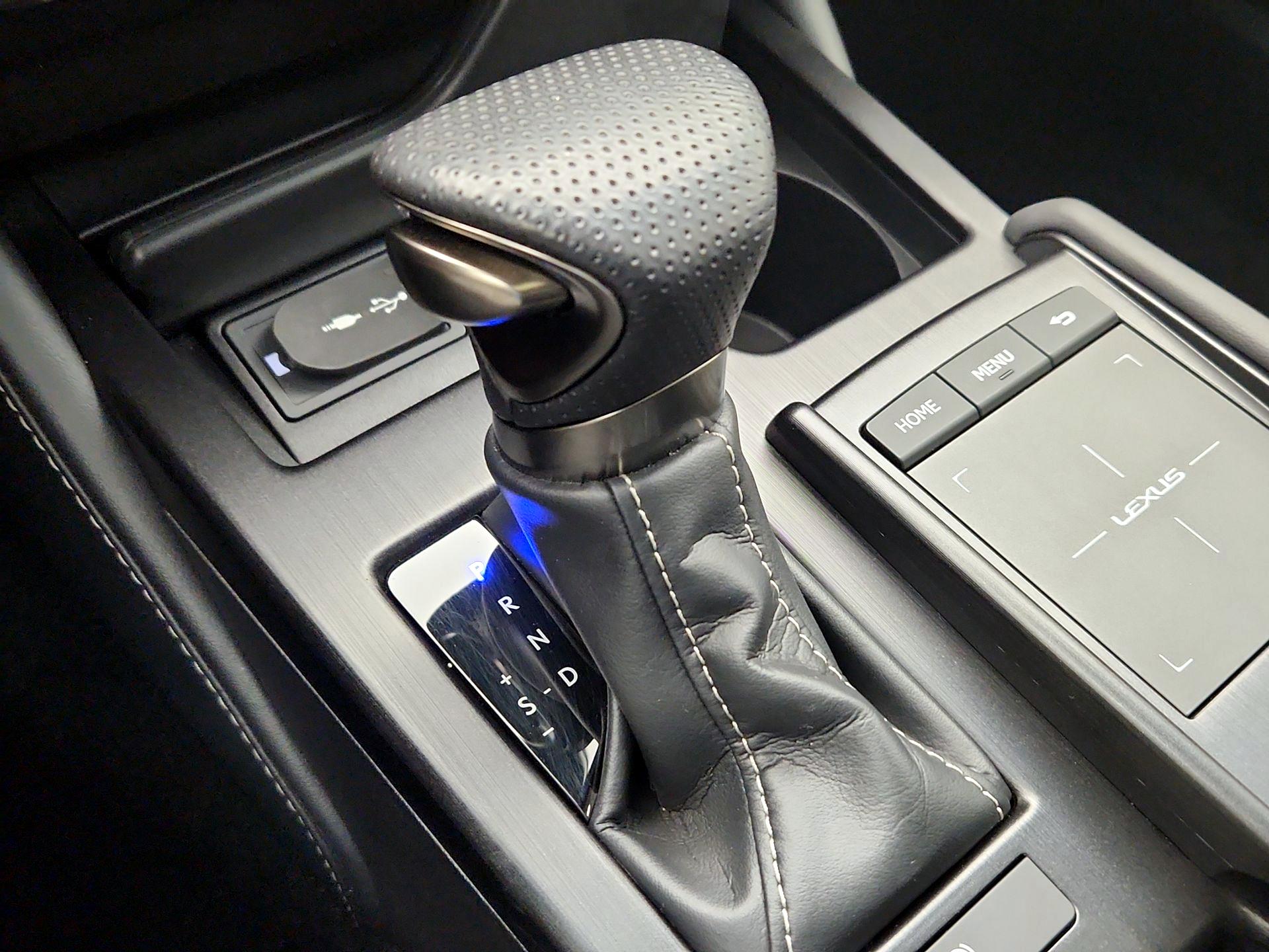 Thumbnail: 2019 Lexus ES - 17