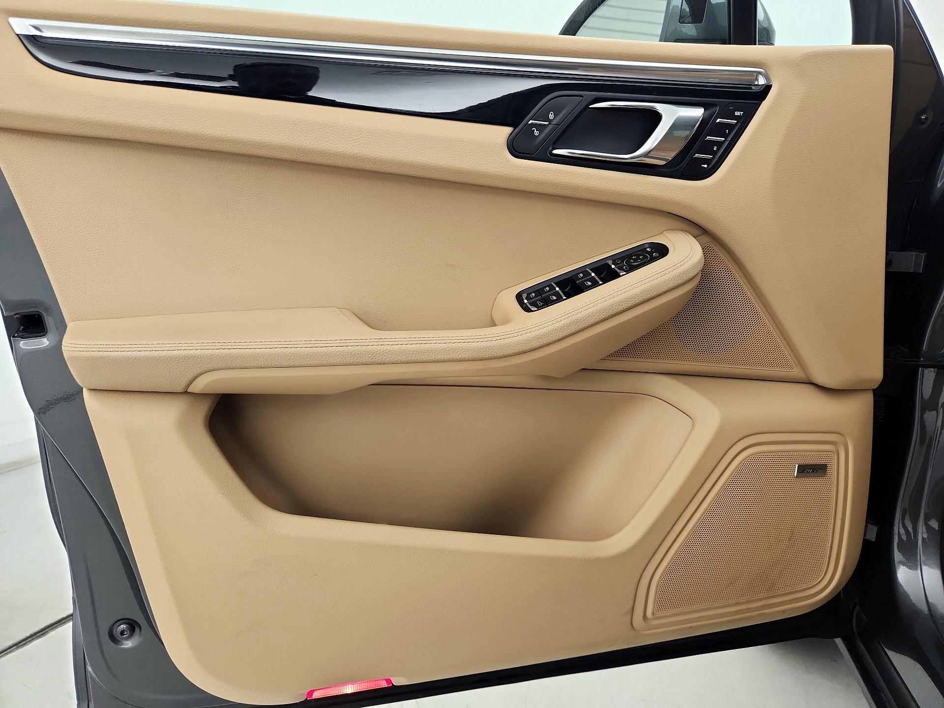 Thumbnail: 2015 Porsche Macan - 12
