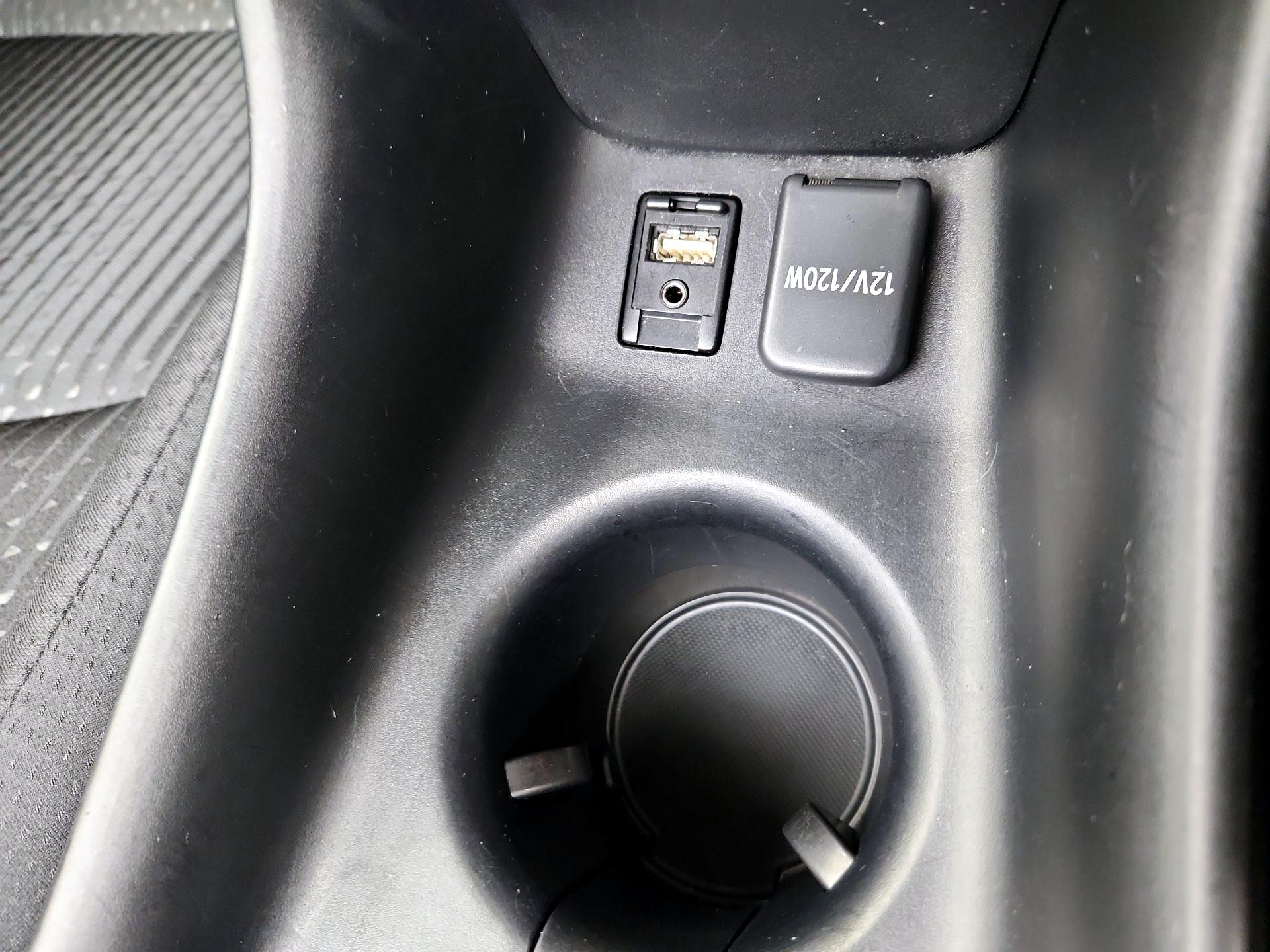 Thumbnail: 2016 Toyota Prius - 18