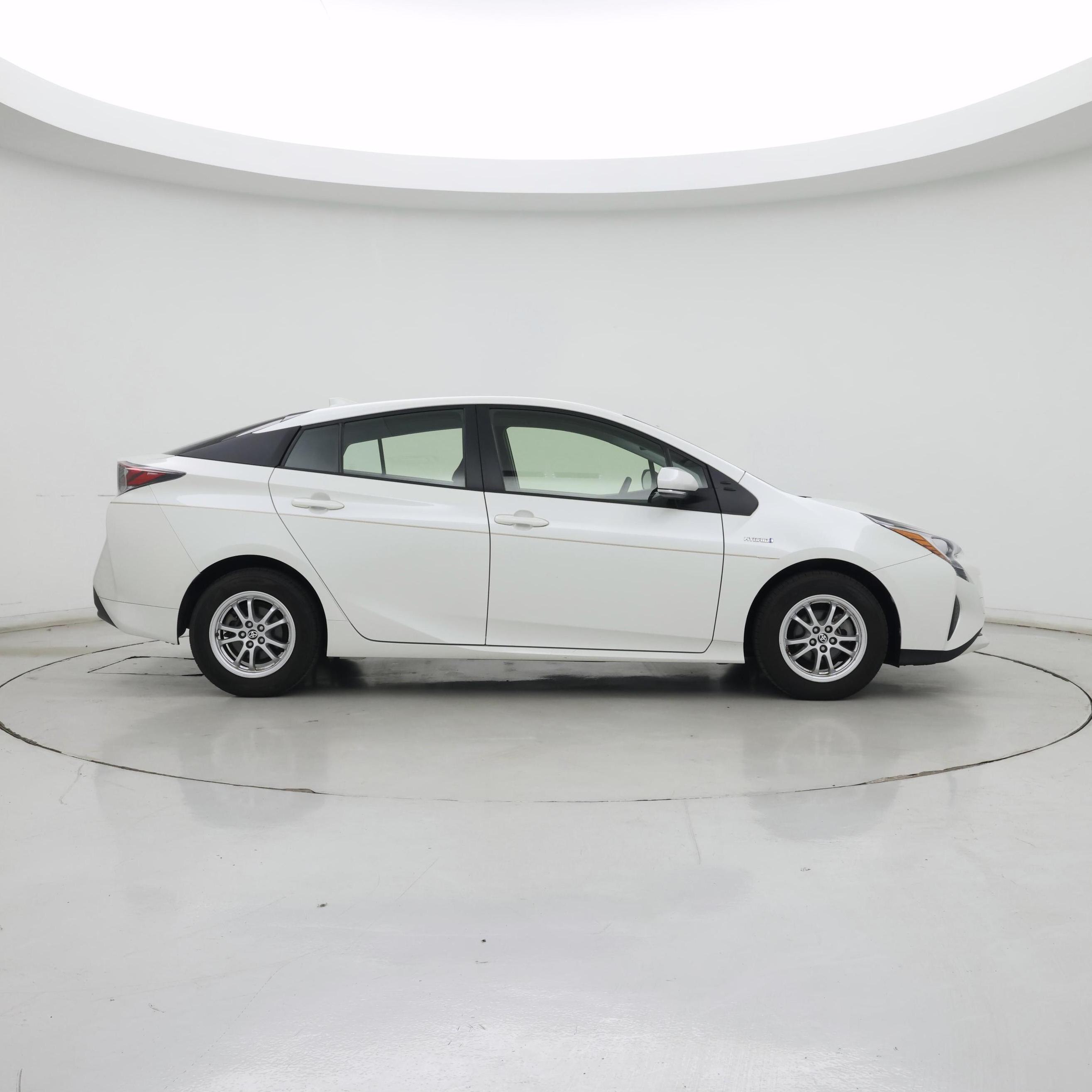 Thumbnail: 2016 Toyota Prius - 7