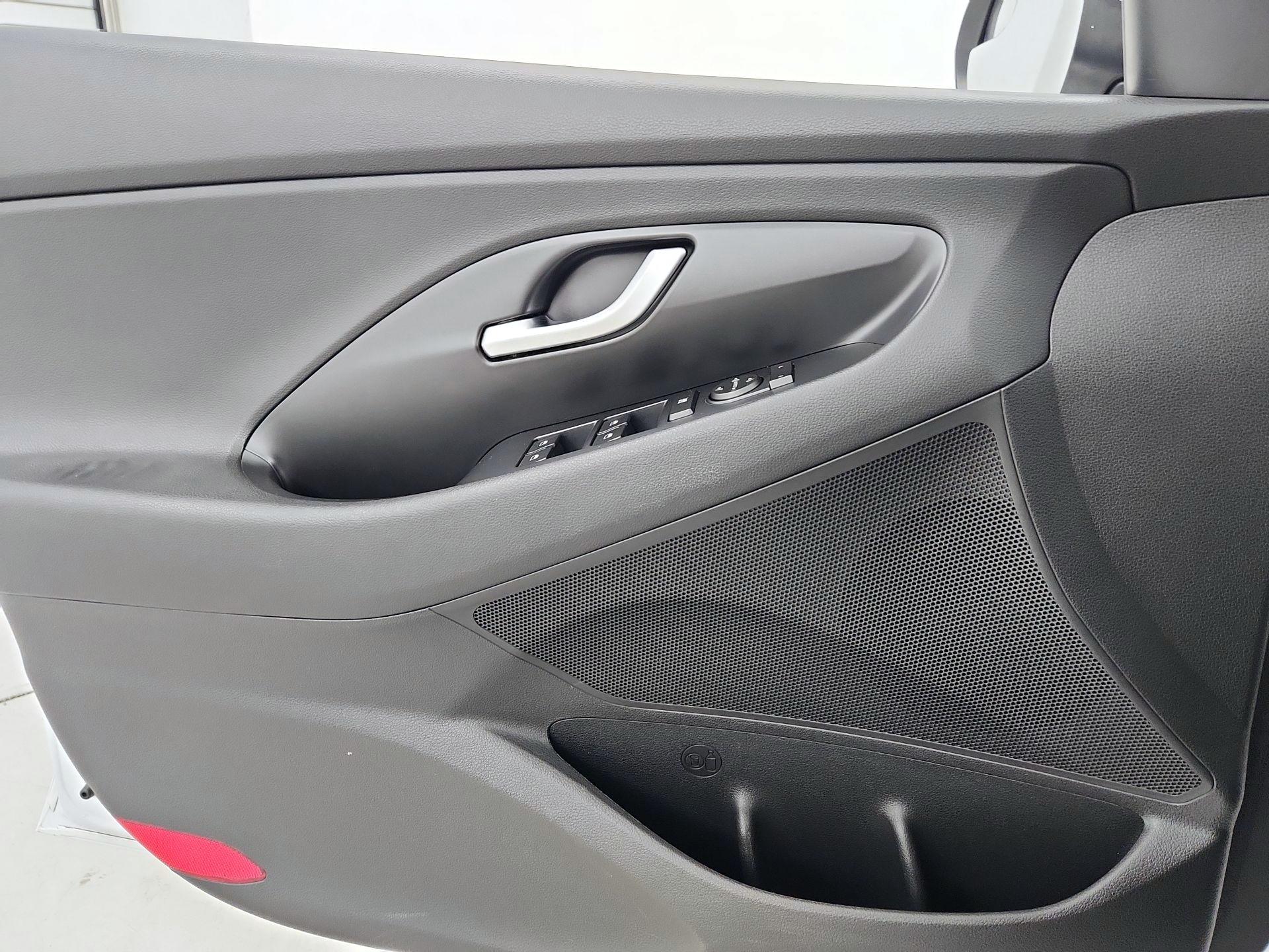 Thumbnail: 2018 Hyundai Elantra - 12