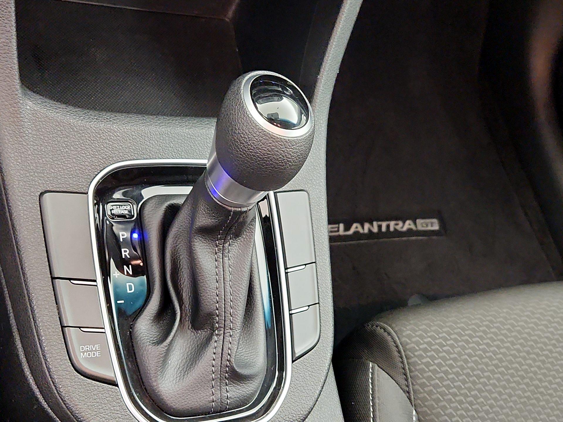 Thumbnail: 2018 Hyundai Elantra - 17