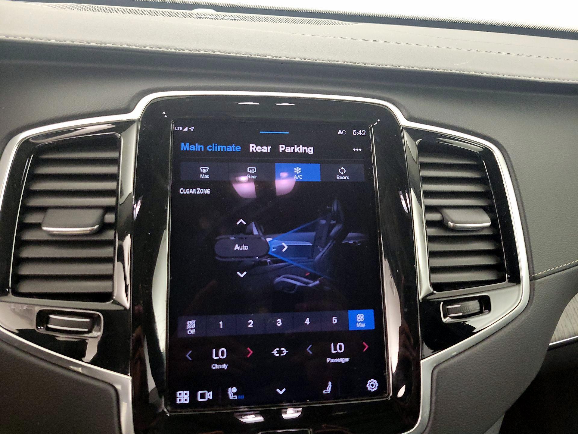 Thumbnail: 2023 Volvo XC90 - 16