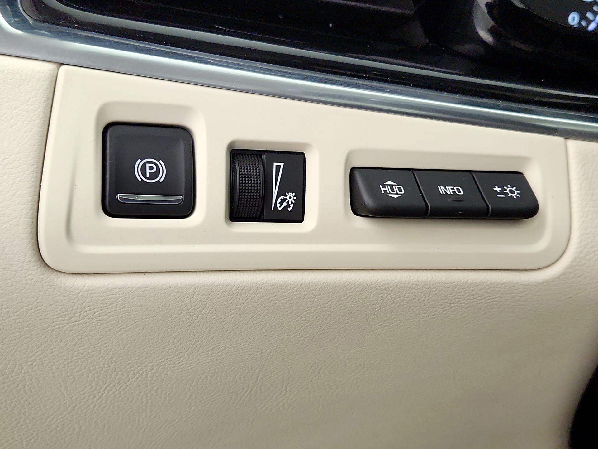 Thumbnail: 2021 Cadillac XT6 - 13