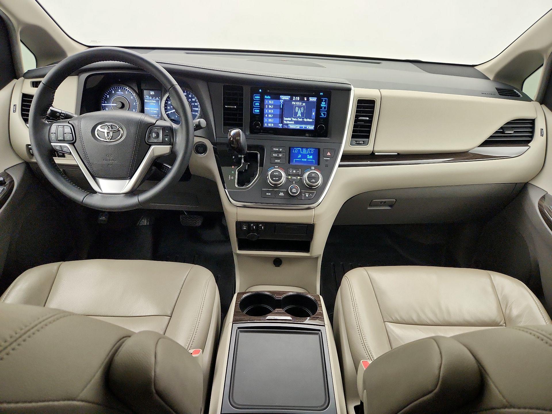 Thumbnail: 2016 Toyota Sienna - 9