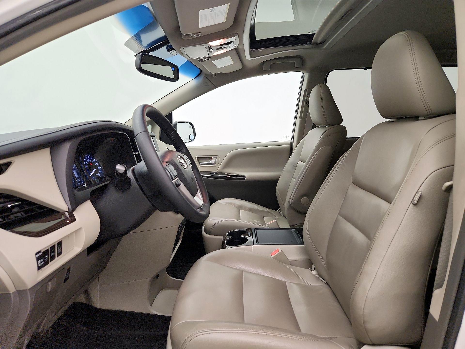 Thumbnail: 2016 Toyota Sienna - 11