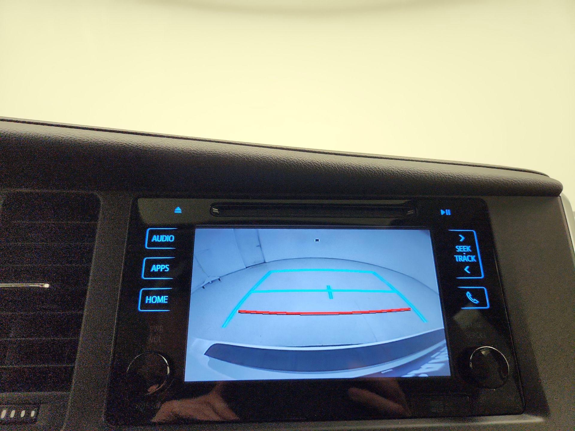 Thumbnail: 2016 Toyota Sienna - 14