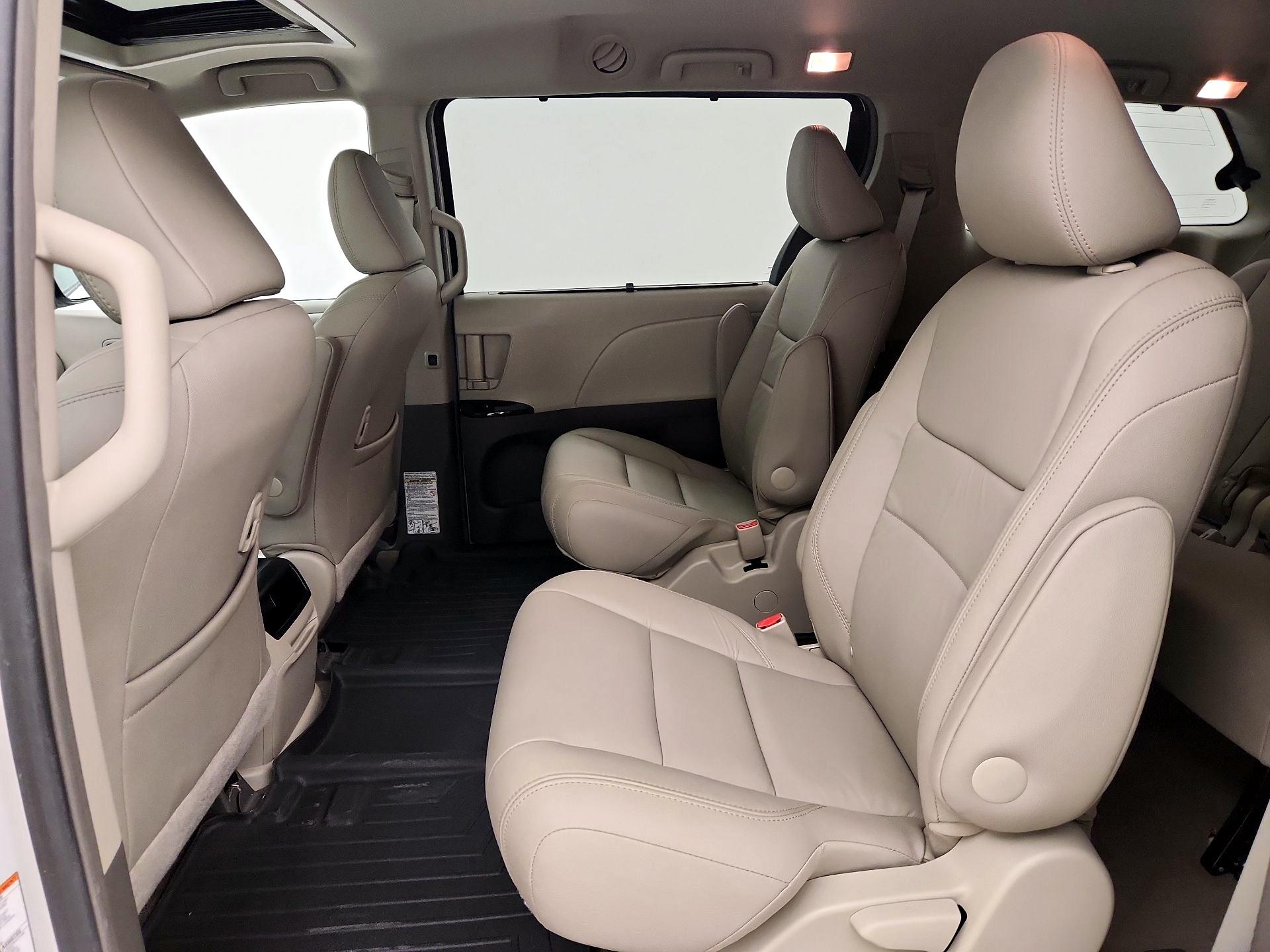 Thumbnail: 2016 Toyota Sienna - 20