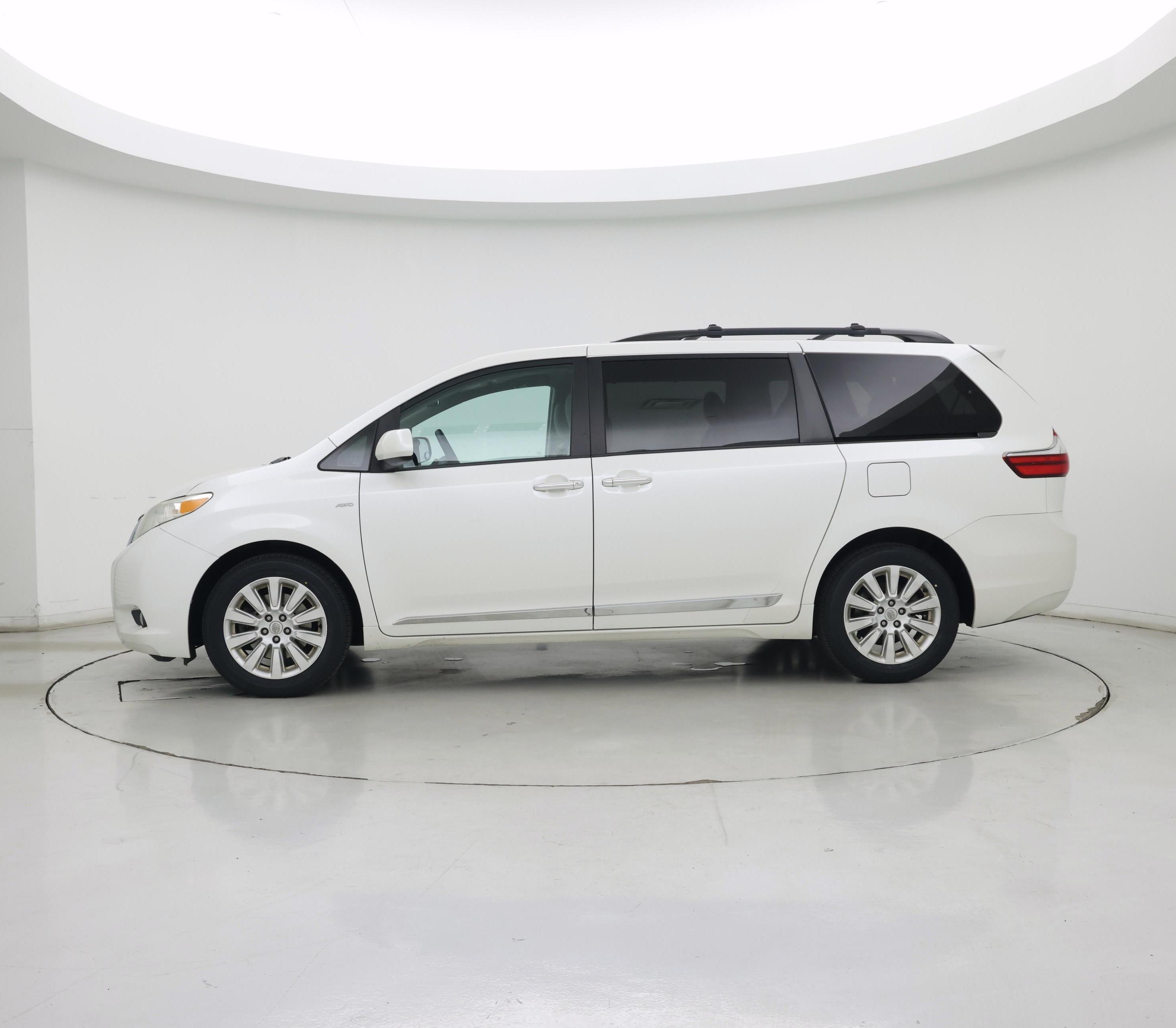Thumbnail: 2016 Toyota Sienna - 3