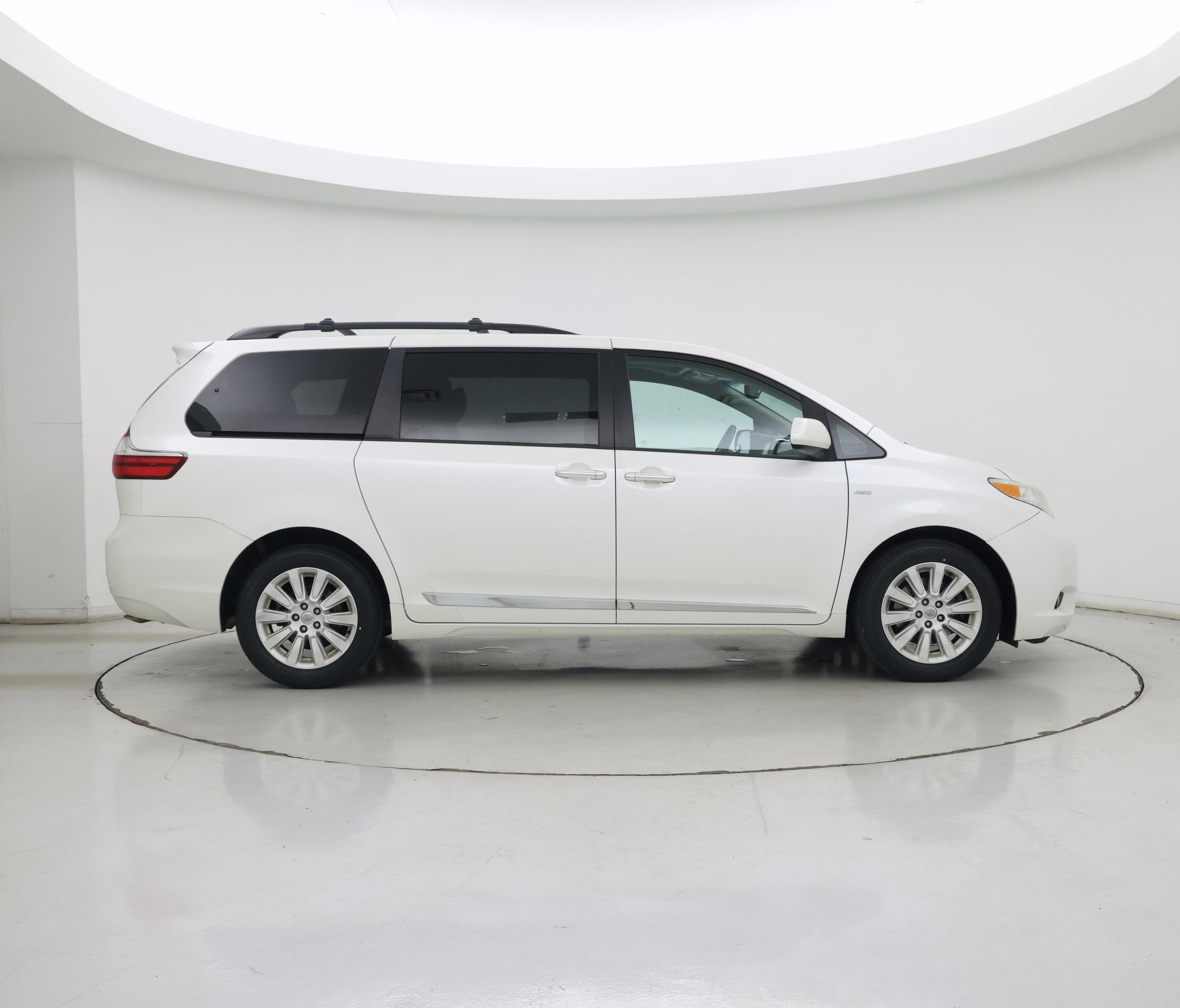 Thumbnail: 2016 Toyota Sienna - 7