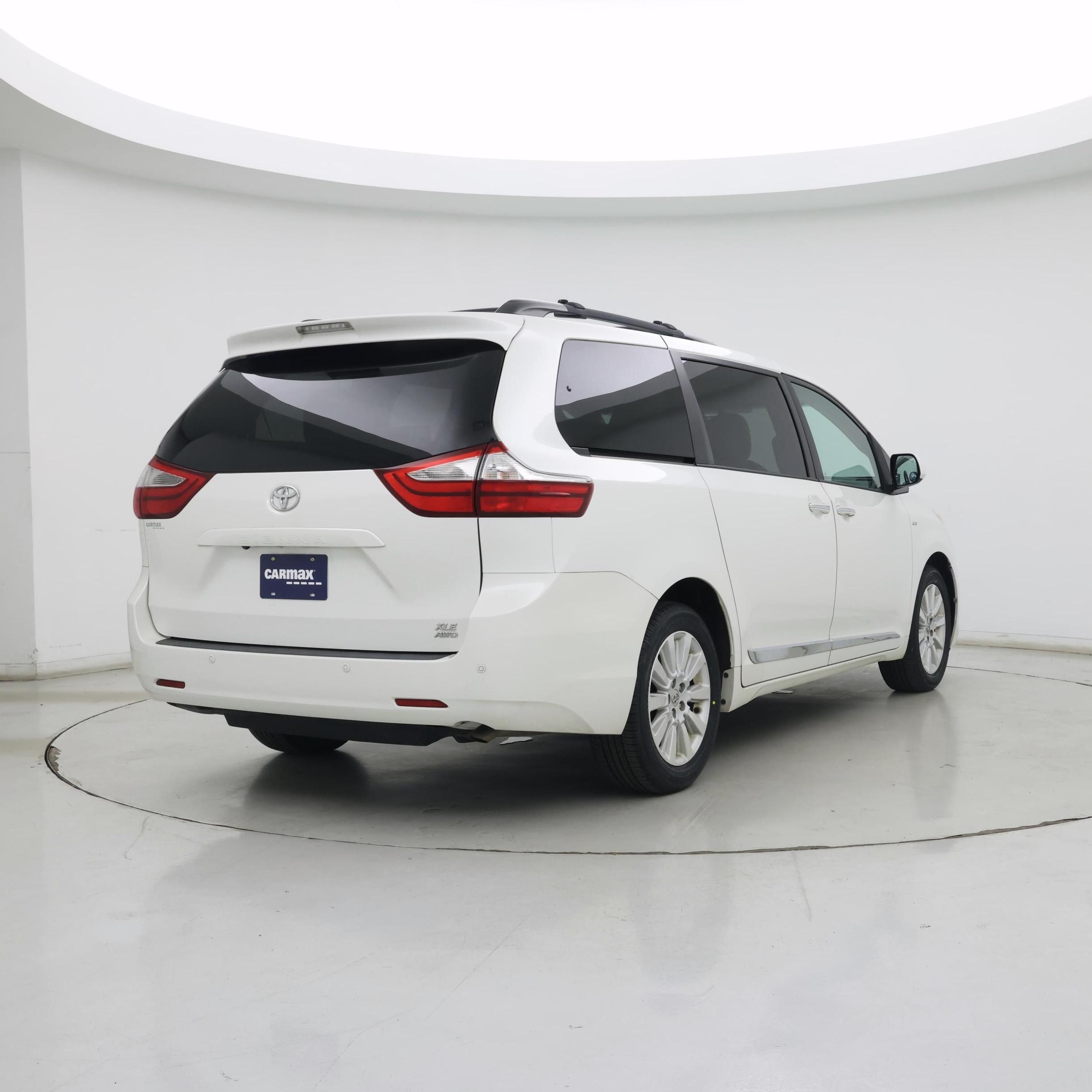 Thumbnail: 2016 Toyota Sienna - 8