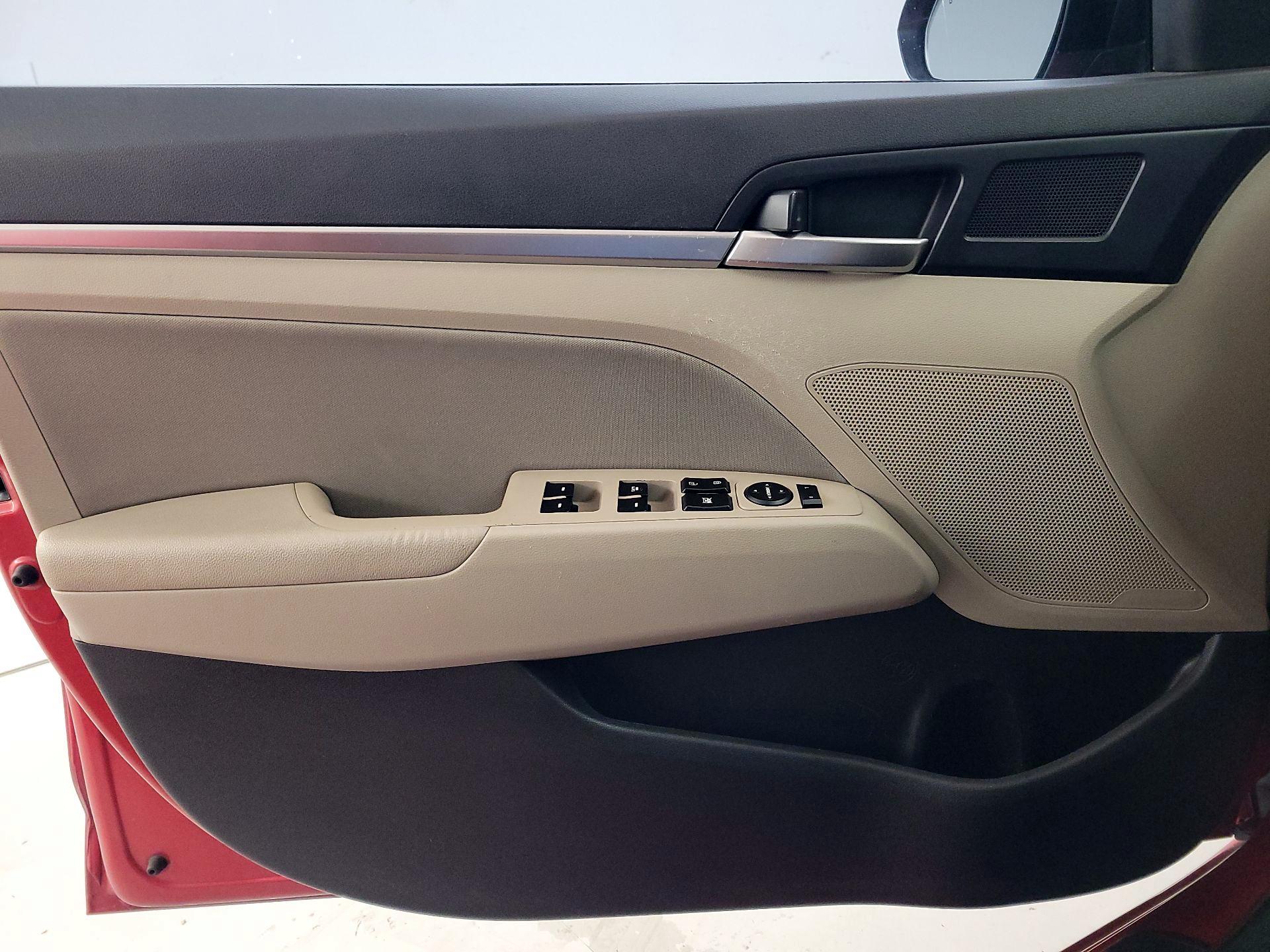 Thumbnail: 2020 Hyundai Elantra - 12