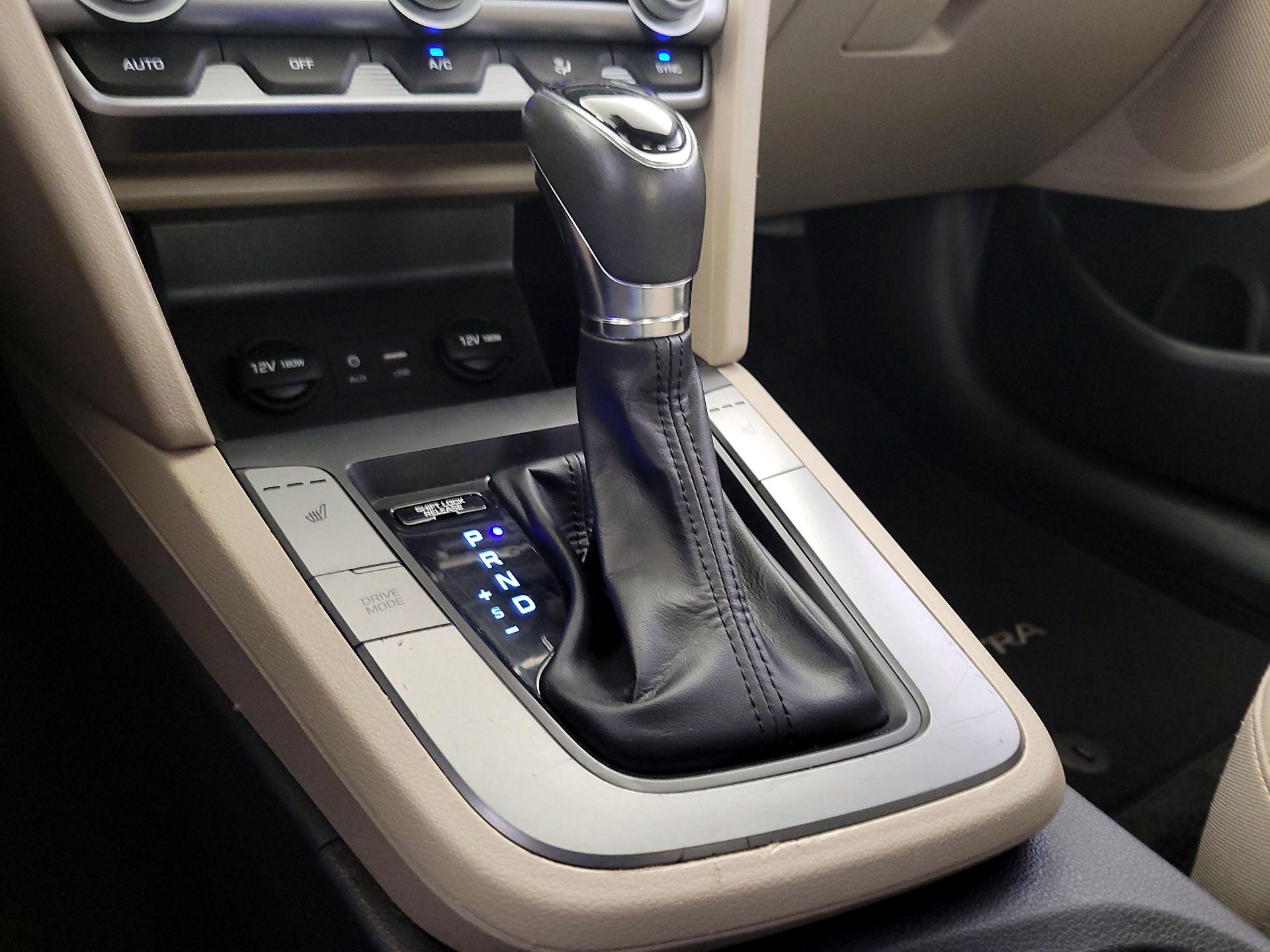 Thumbnail: 2020 Hyundai Elantra - 17