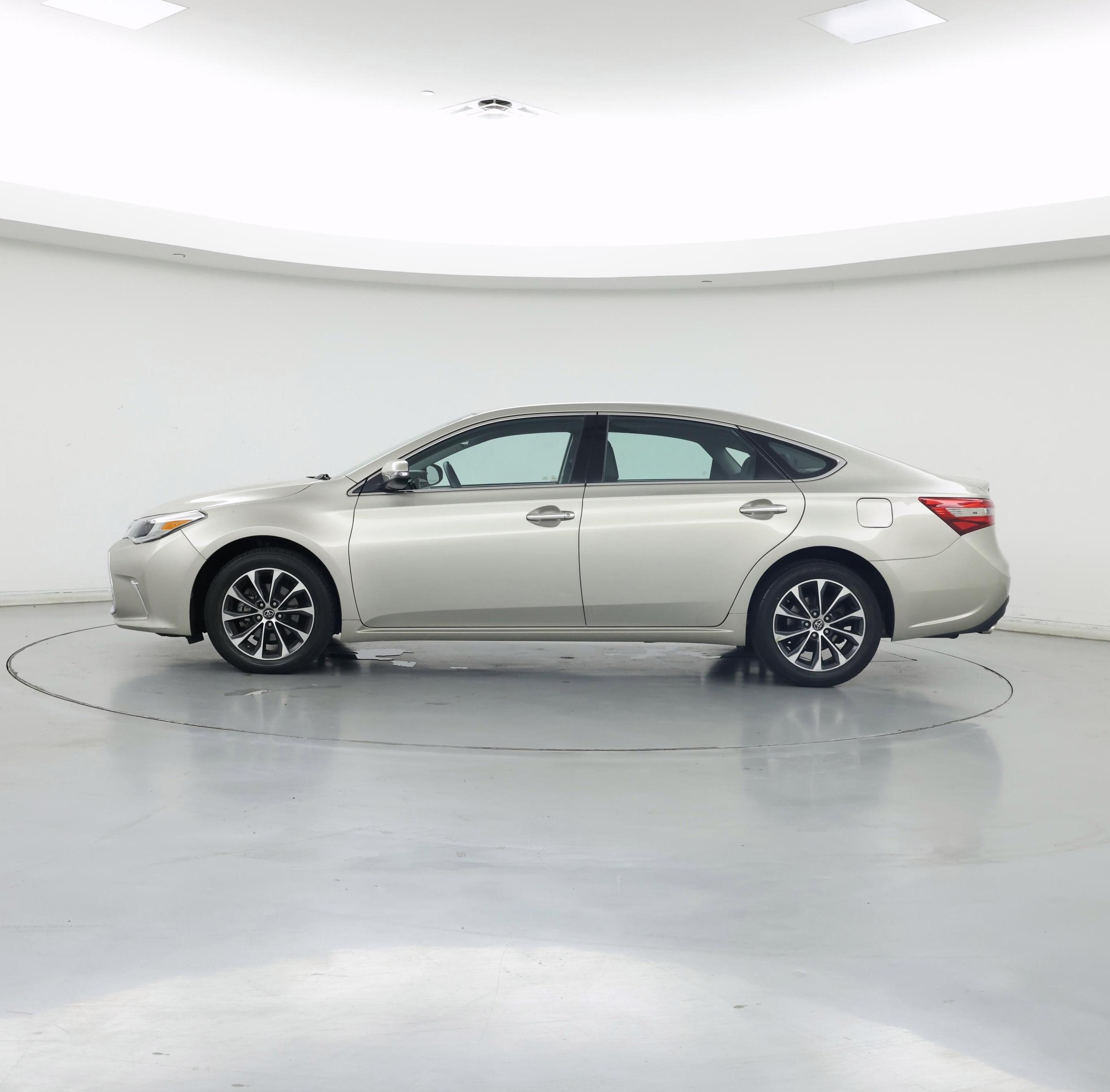 Thumbnail: 2017 Toyota Avalon - 3
