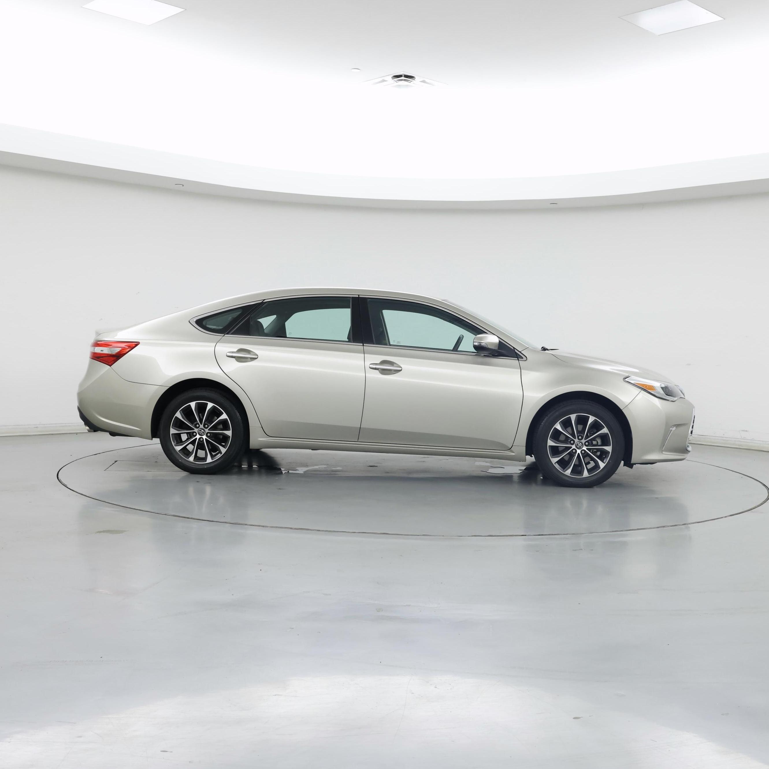 Thumbnail: 2017 Toyota Avalon - 7