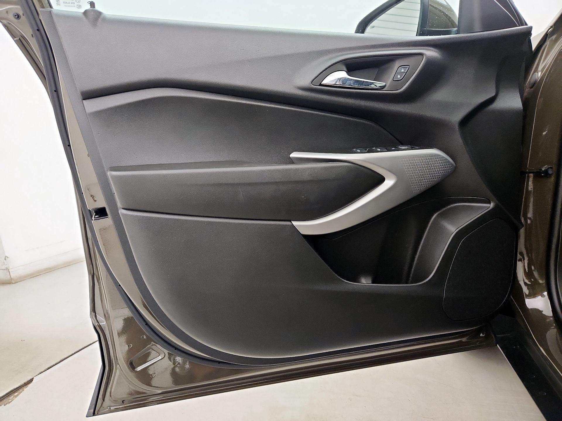 Thumbnail: 2024 Chevrolet Trax - 12