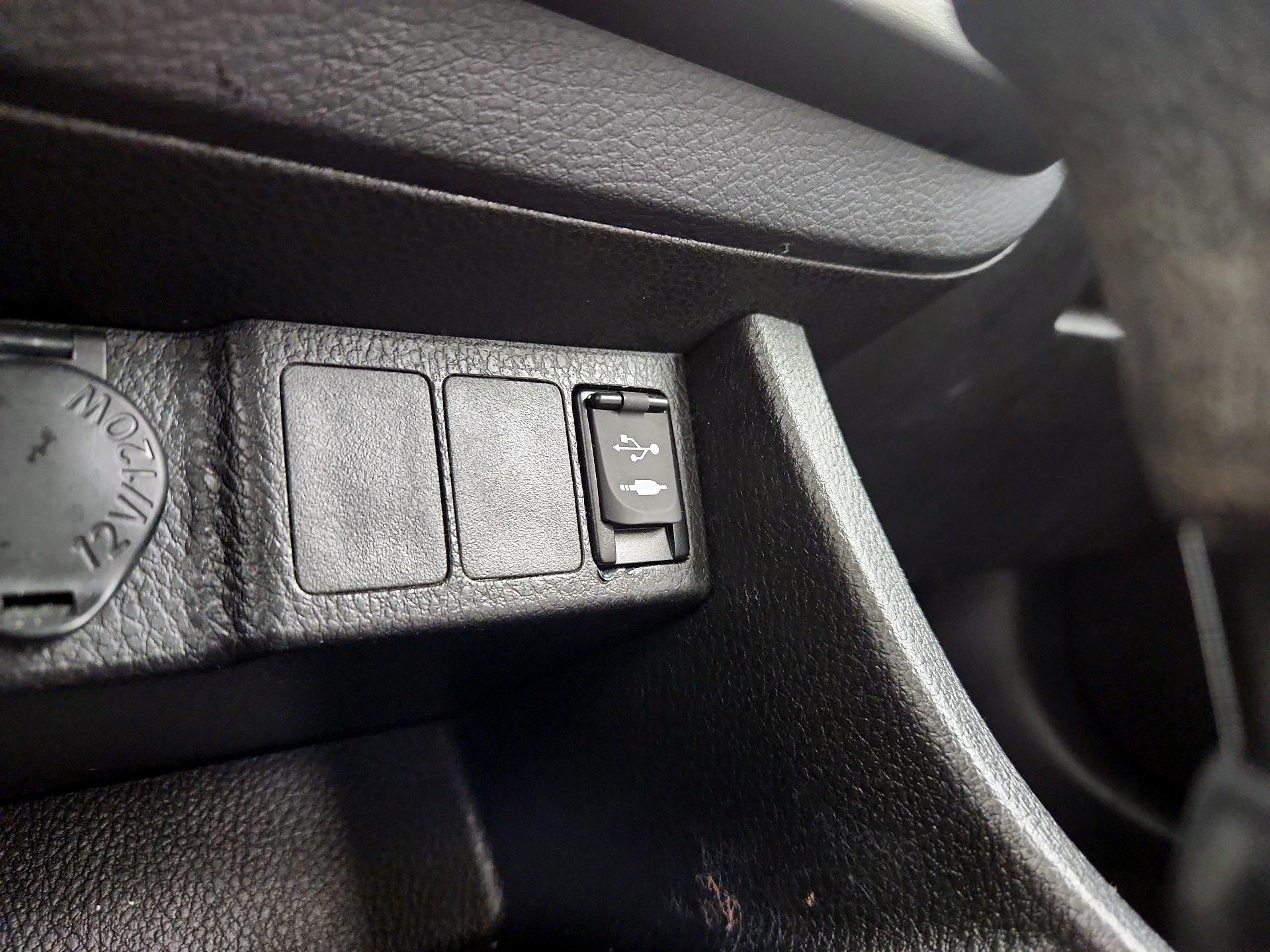 Thumbnail: 2016 Toyota Corolla - 18
