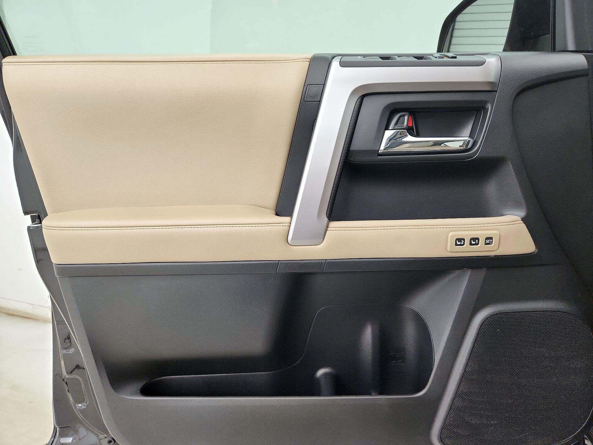 Thumbnail: 2017 Toyota 4Runner - 12