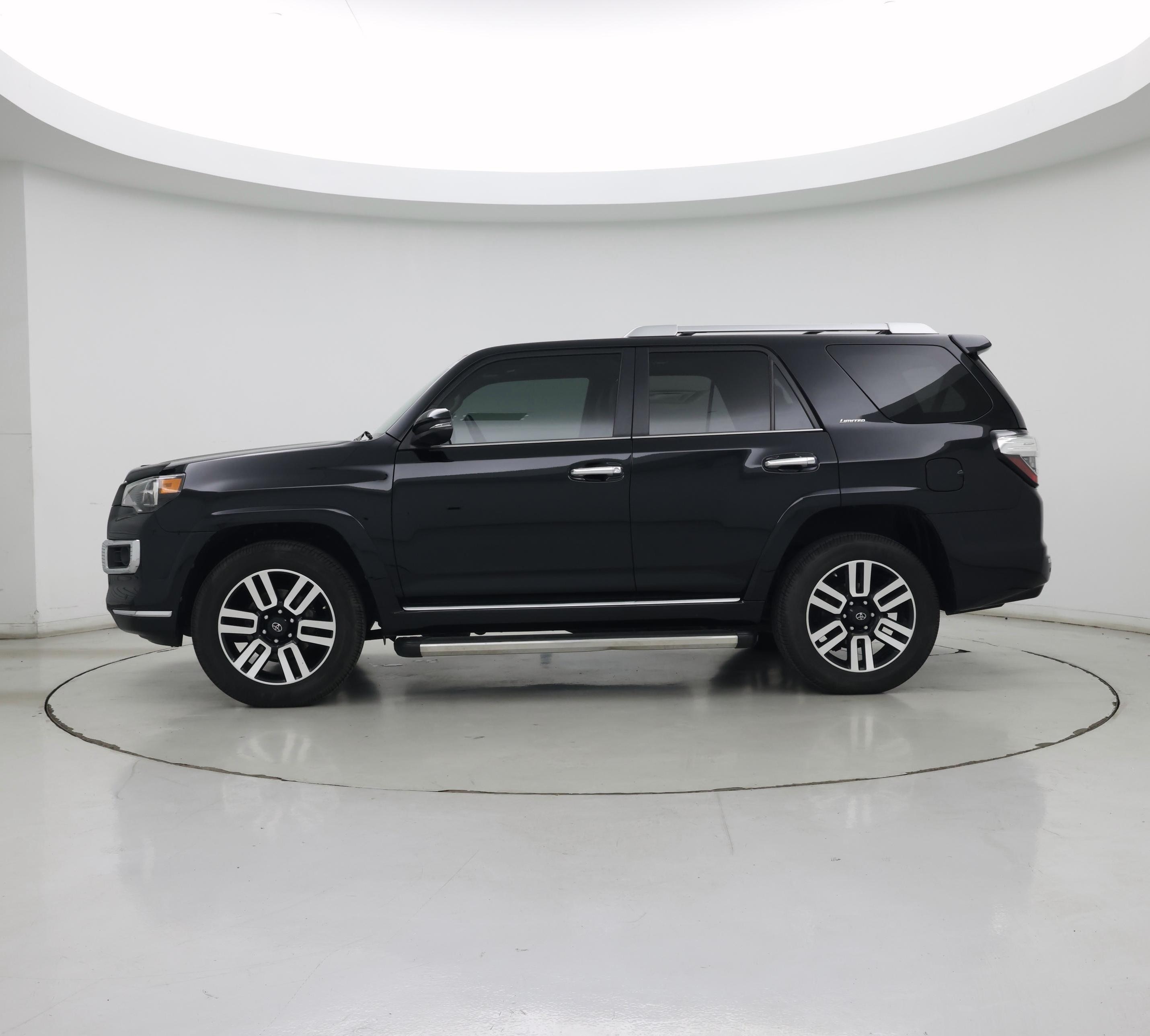 Thumbnail: 2017 Toyota 4Runner - 3