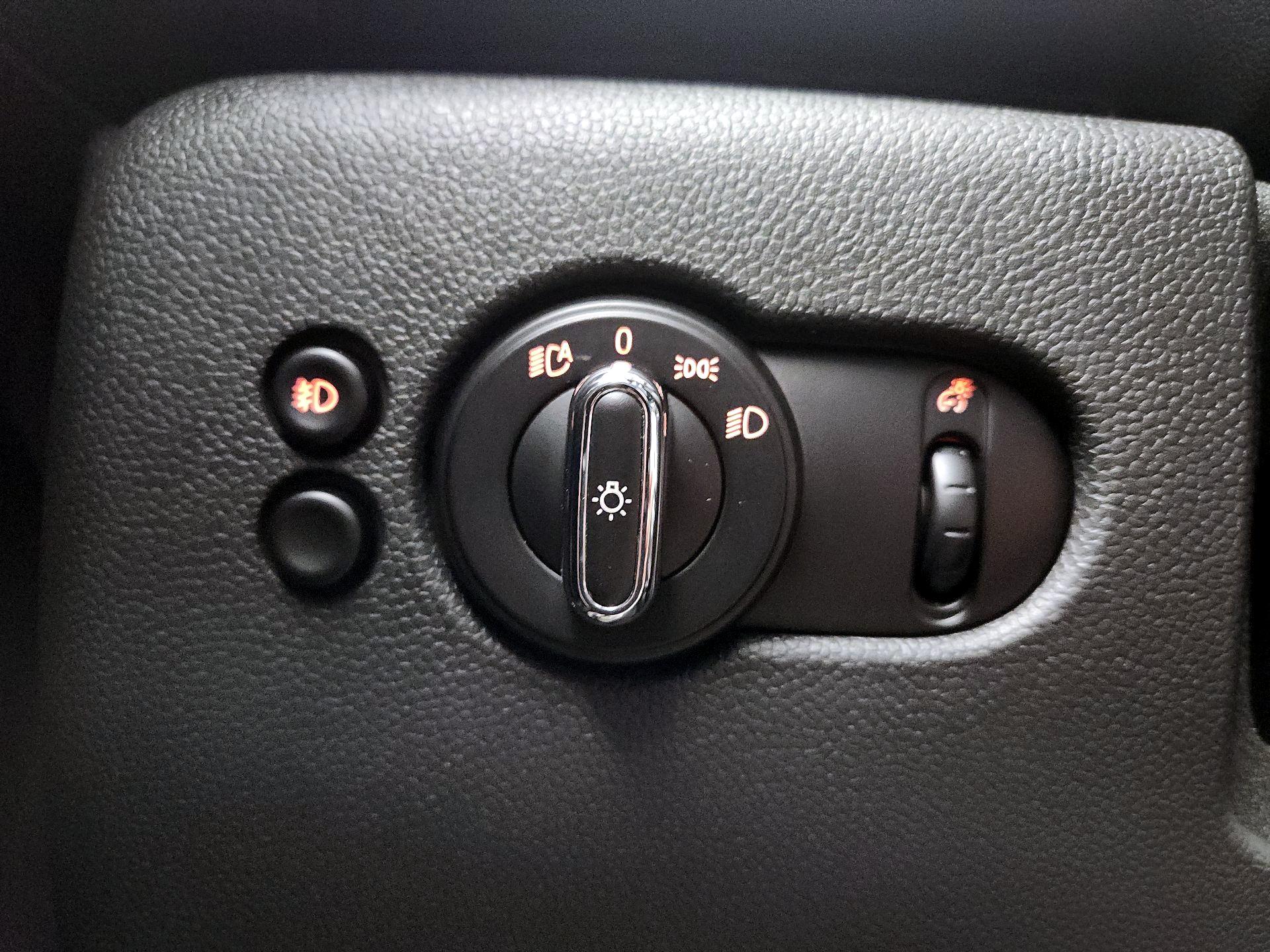 Thumbnail: 2017 MINI Cooper Hardtop - 13
