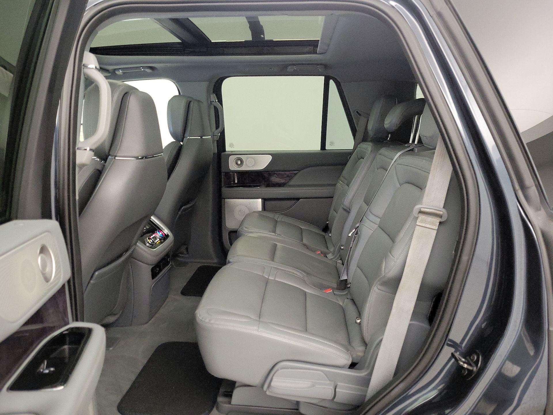 Thumbnail: 2021 Lincoln Navigator - 20