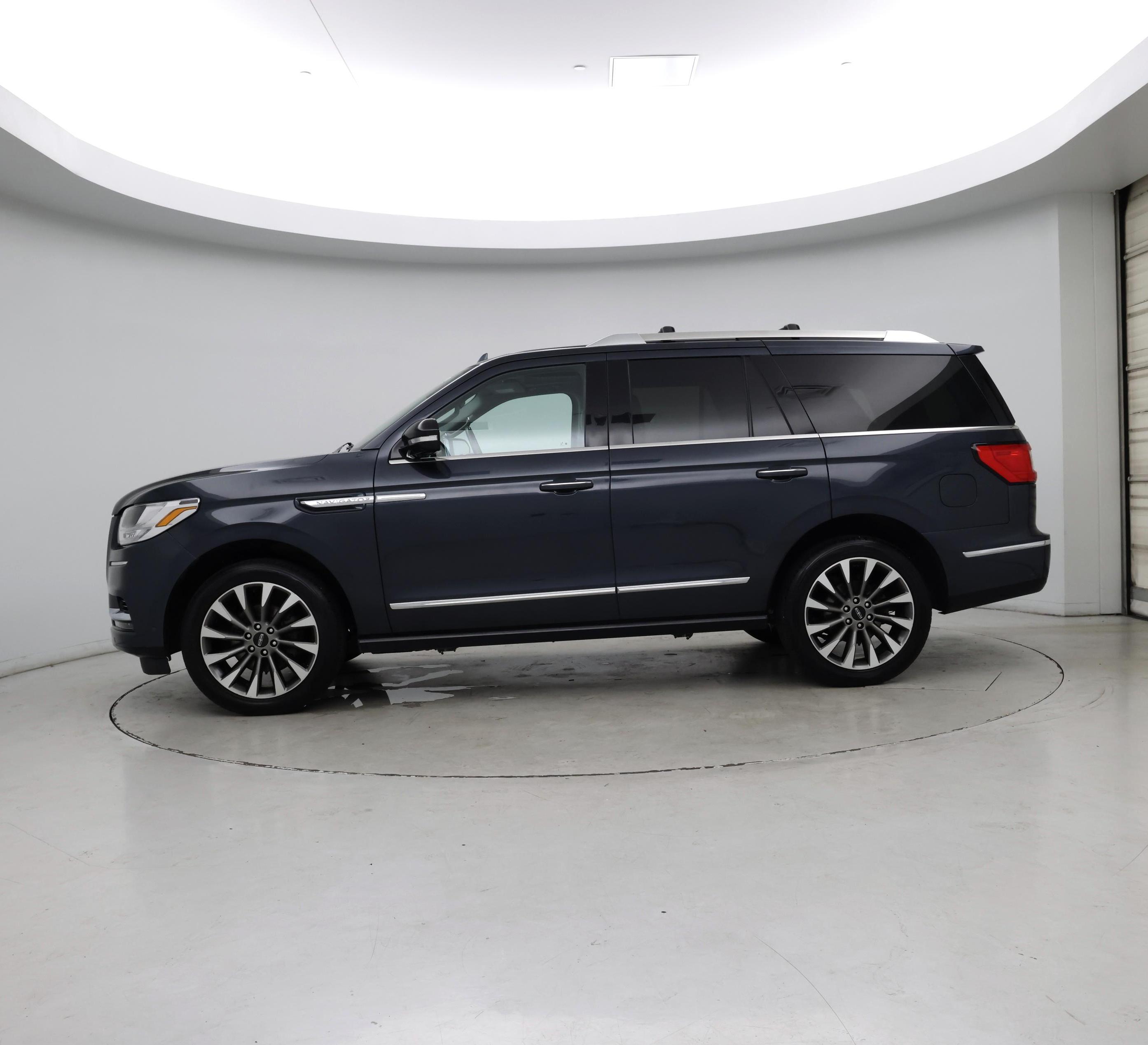 Thumbnail: 2021 Lincoln Navigator - 3