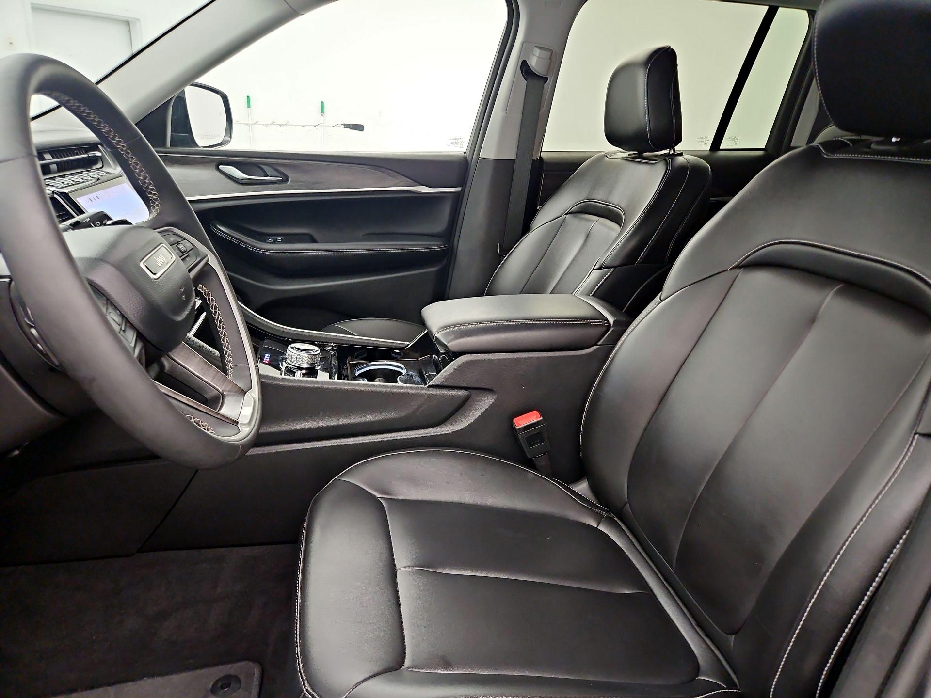 Thumbnail: 2023 Jeep Grand Cherokee - 11