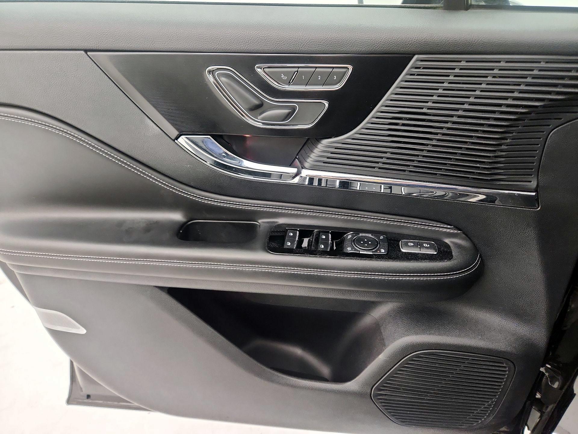 Thumbnail: 2020 Lincoln Corsair - 12