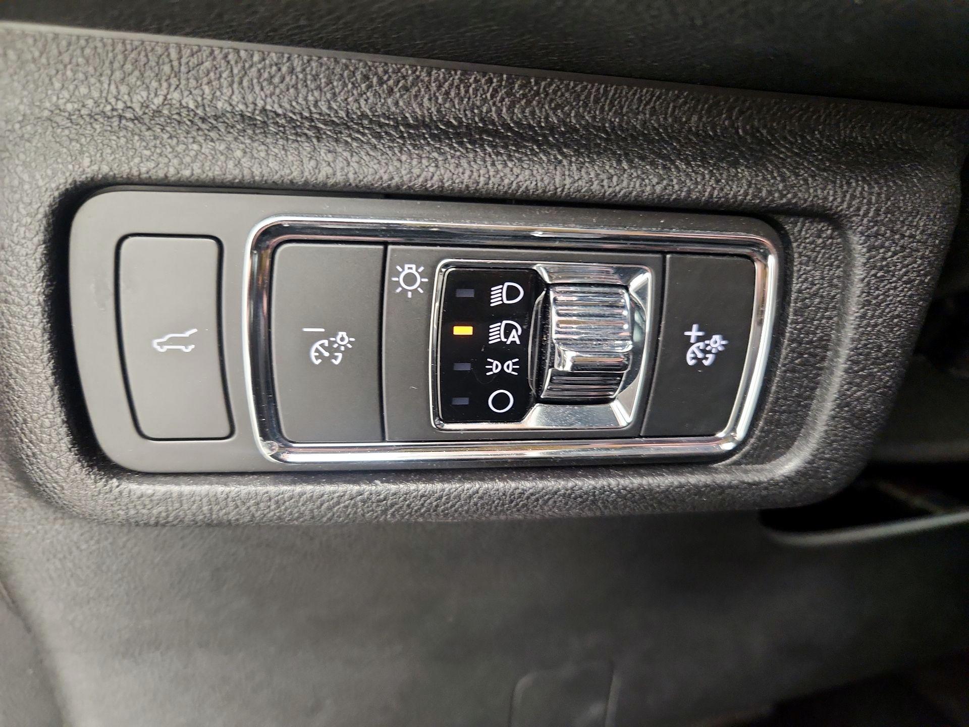 Thumbnail: 2020 Lincoln Corsair - 13