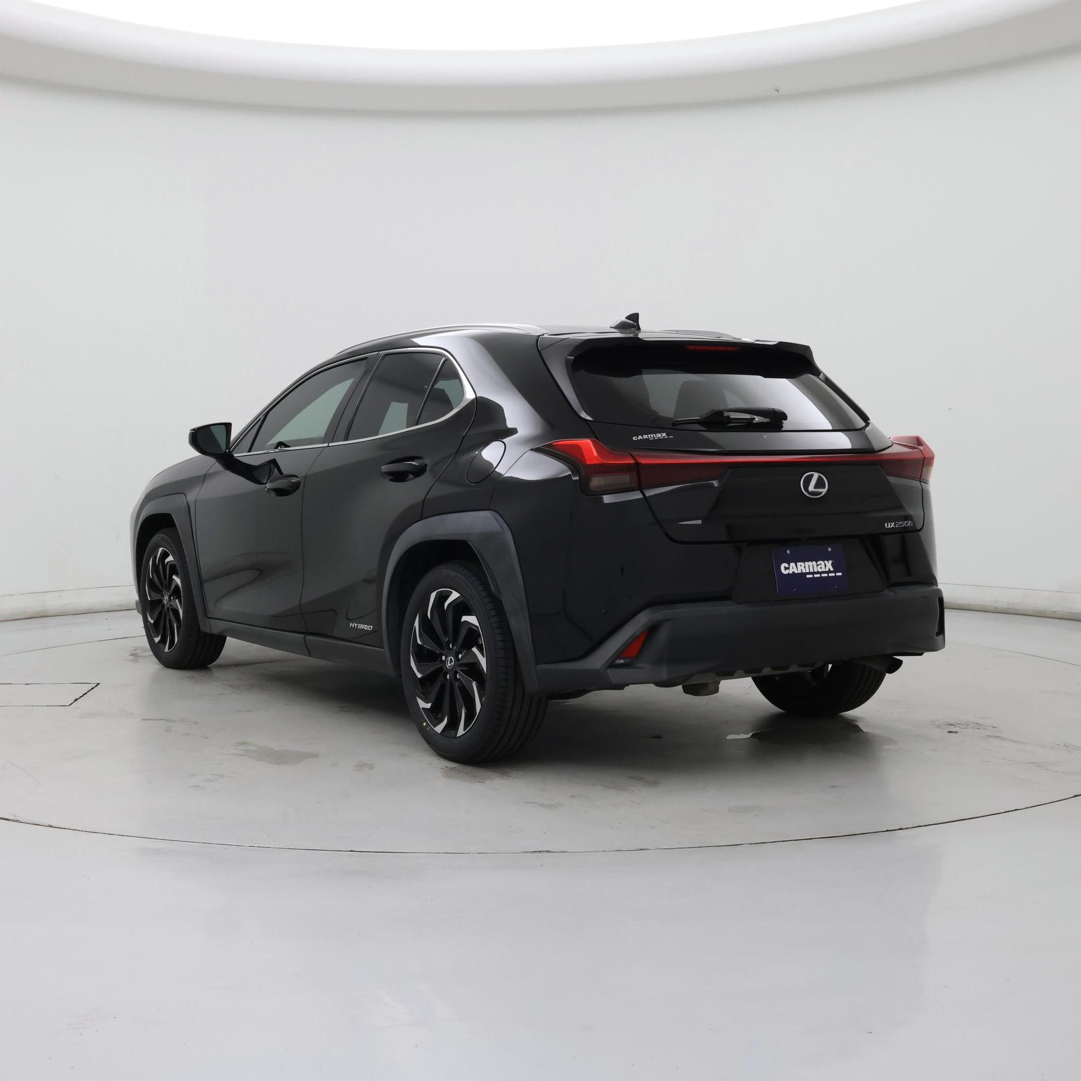 Thumbnail: 2020 Lexus UX - 2