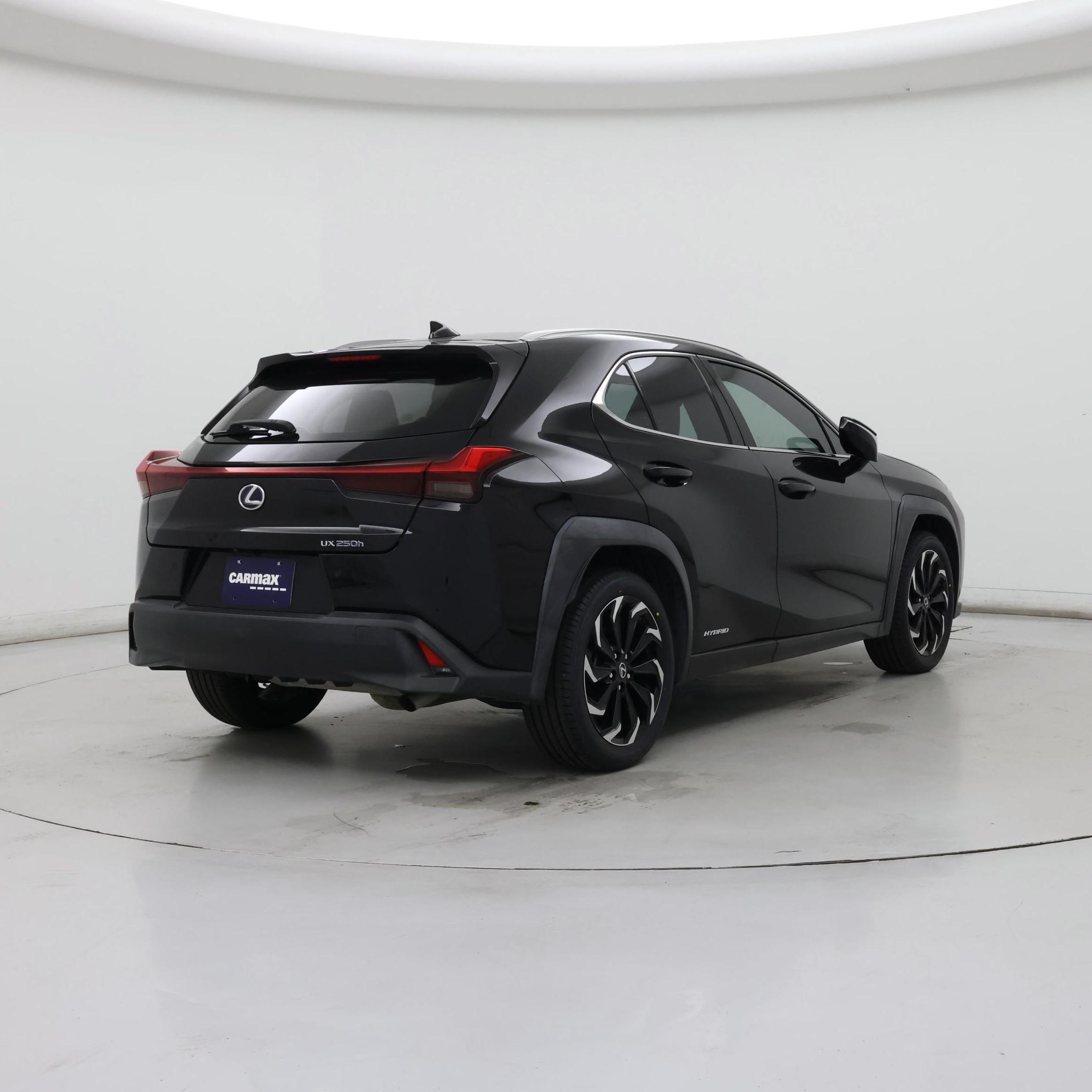 Thumbnail: 2020 Lexus UX - 8