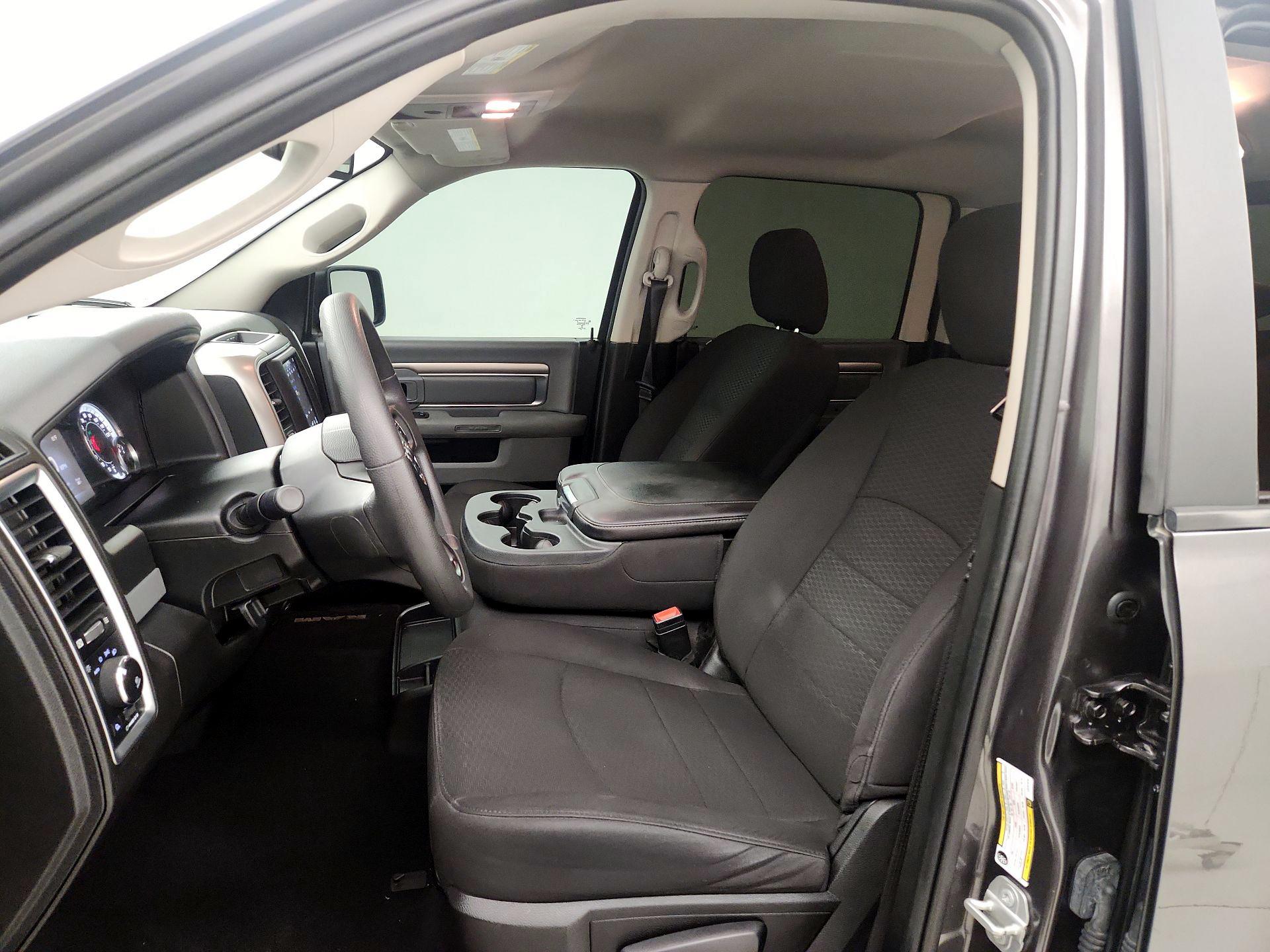 Thumbnail: 2020 RAM 1500 Classic - 11
