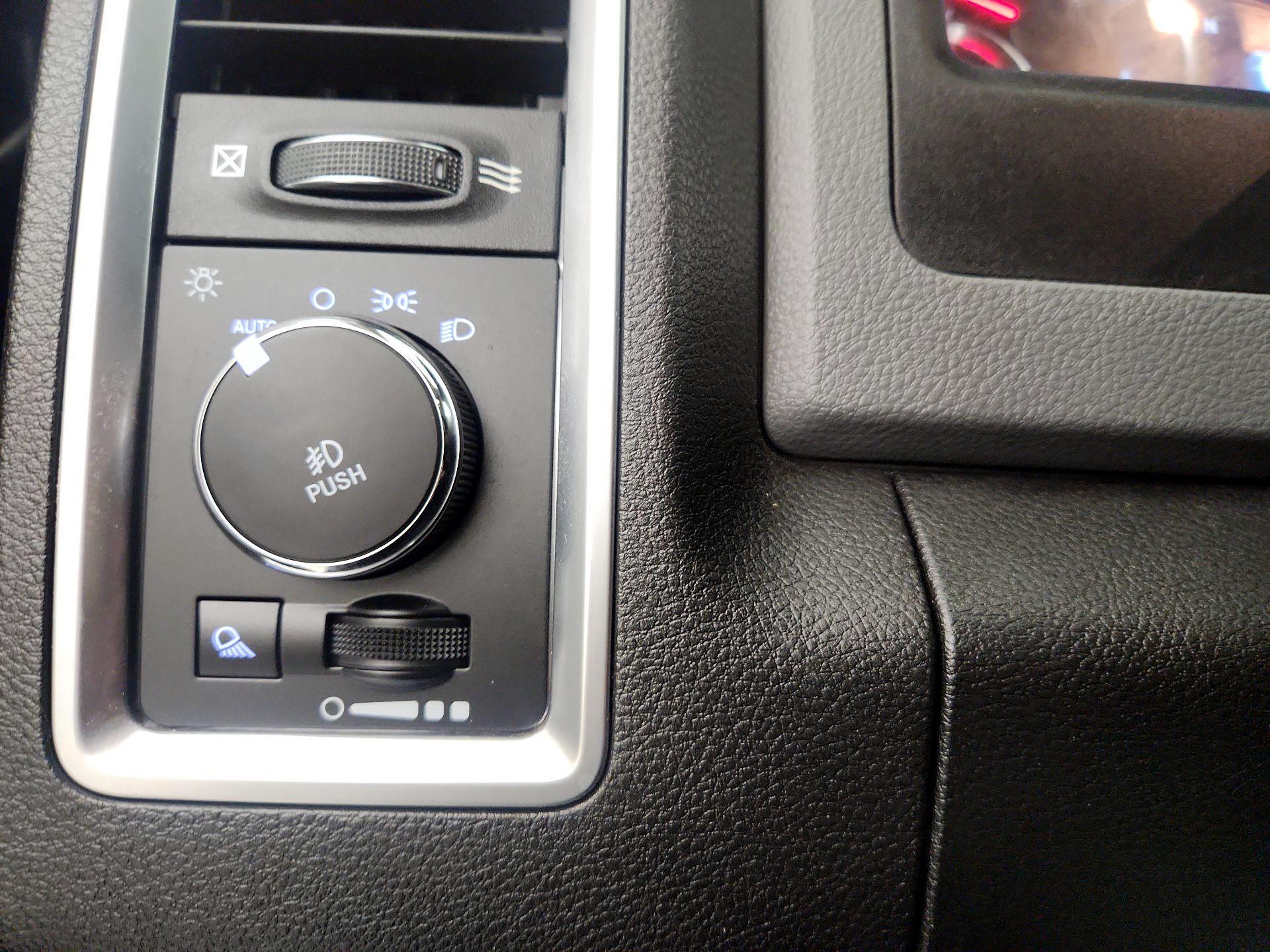 Thumbnail: 2020 RAM 1500 Classic - 13