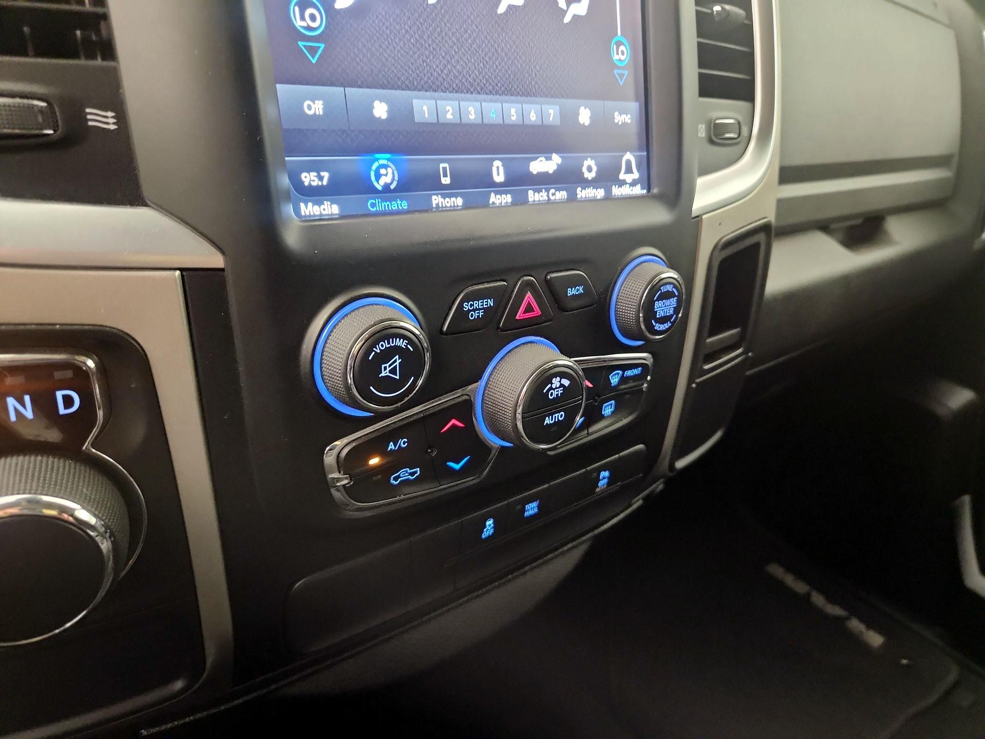 Thumbnail: 2020 RAM 1500 Classic - 16
