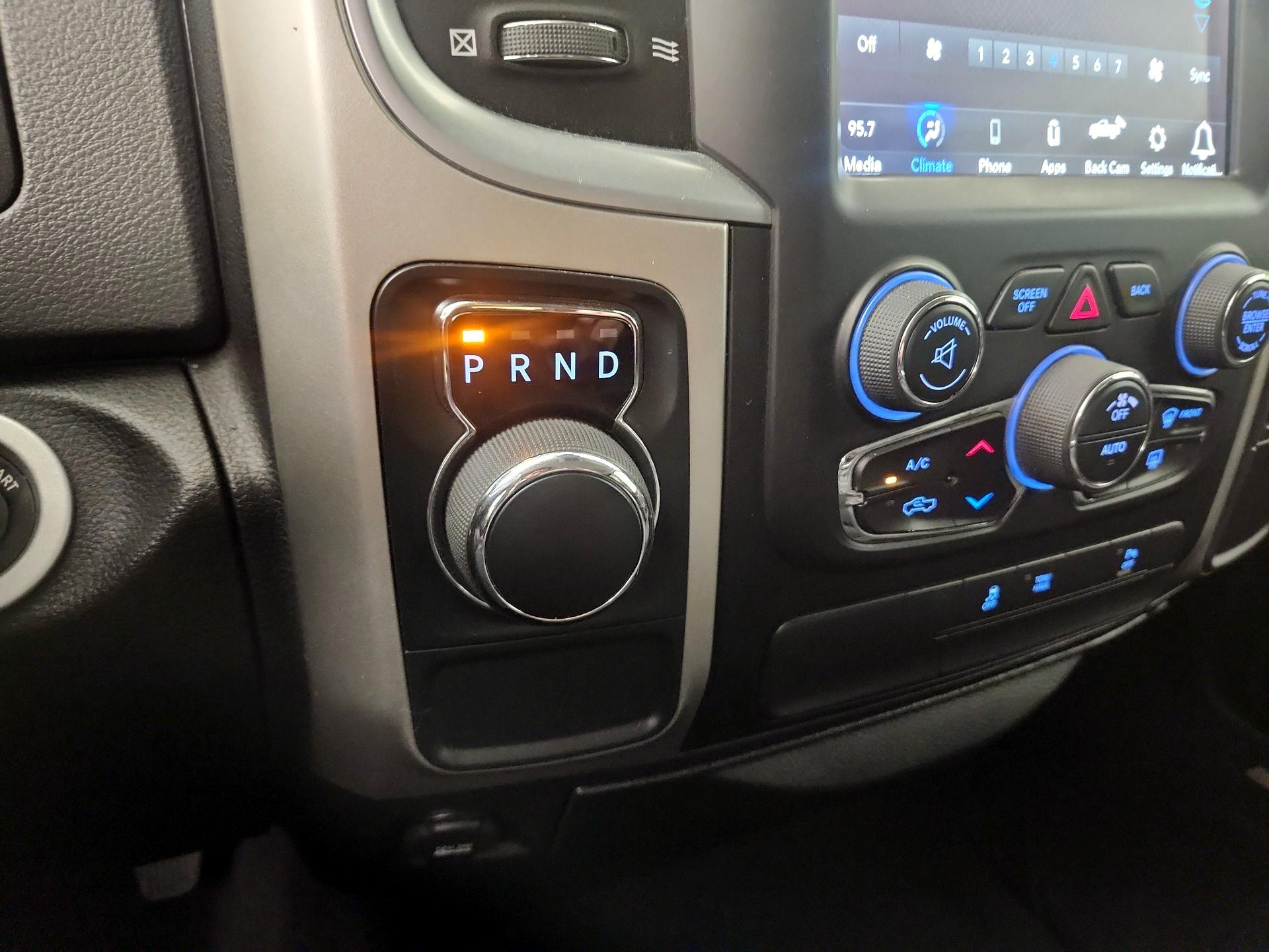 Thumbnail: 2020 RAM 1500 Classic - 17