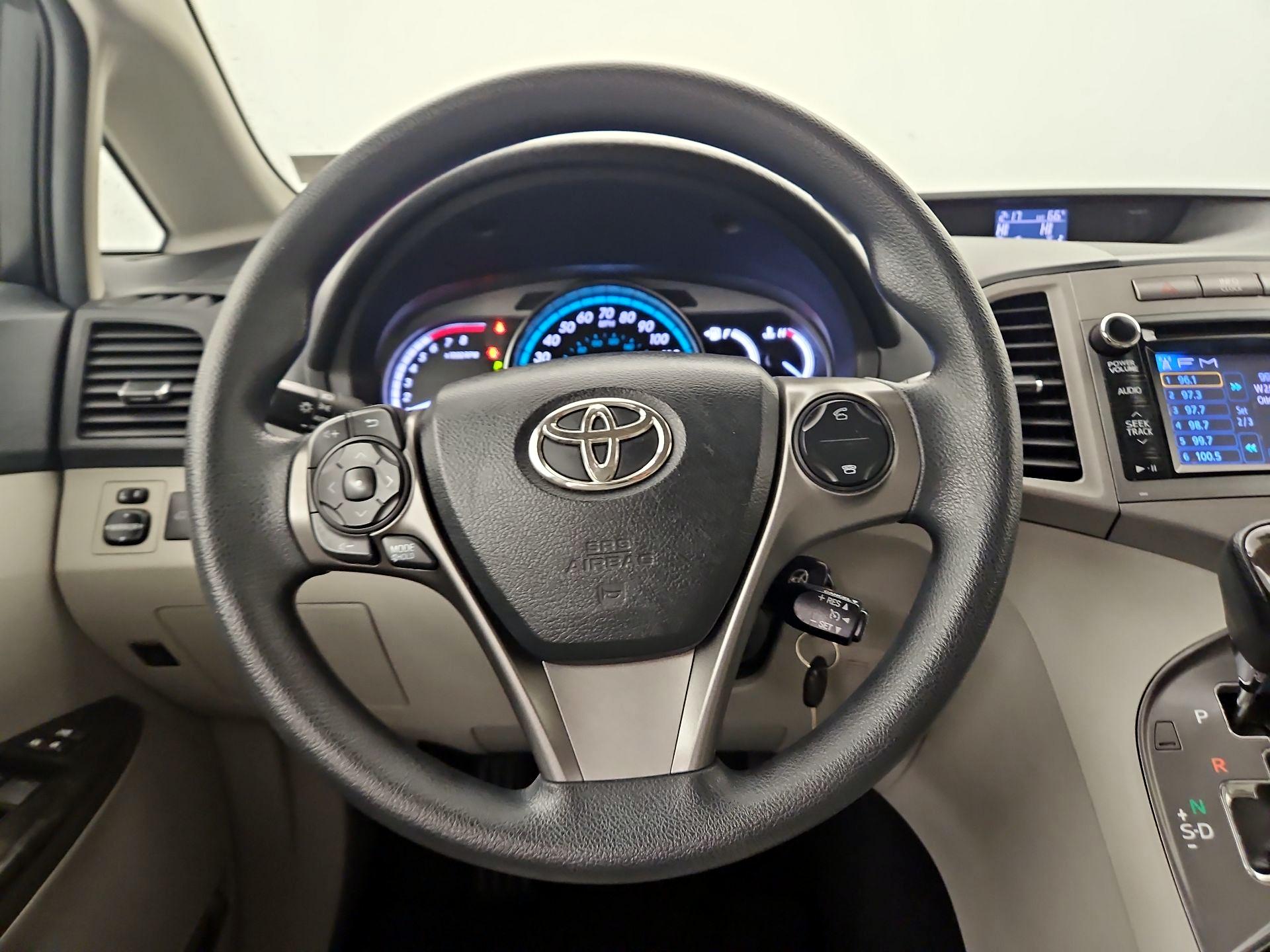Thumbnail: 2013 Toyota Venza - 10