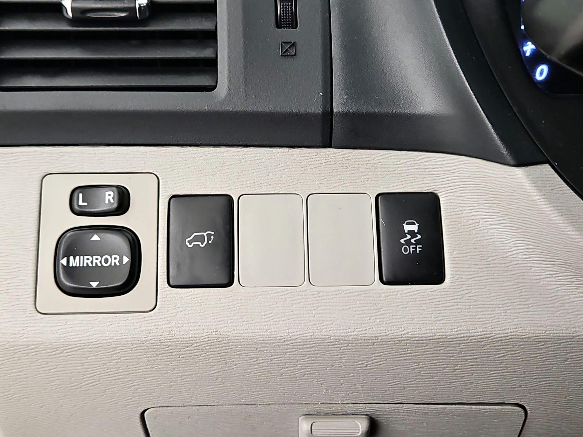 Thumbnail: 2013 Toyota Venza - 13