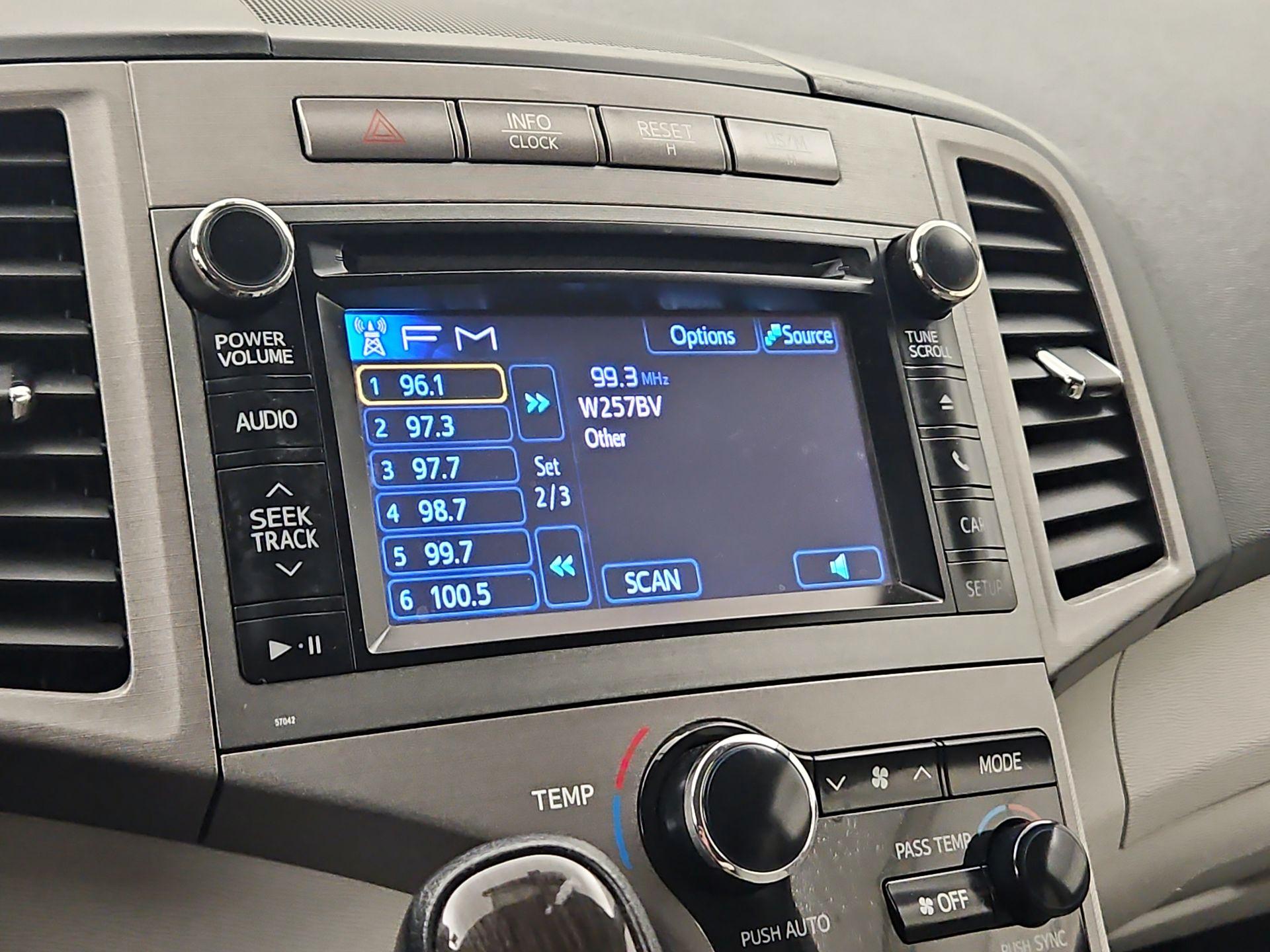 Thumbnail: 2013 Toyota Venza - 15