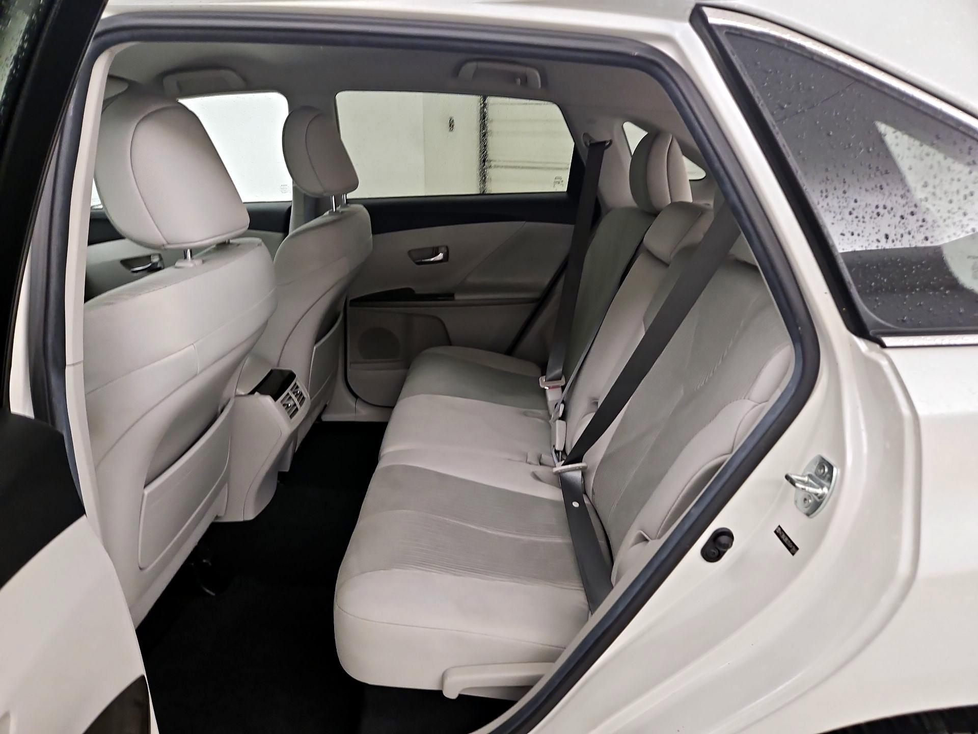 Thumbnail: 2013 Toyota Venza - 18