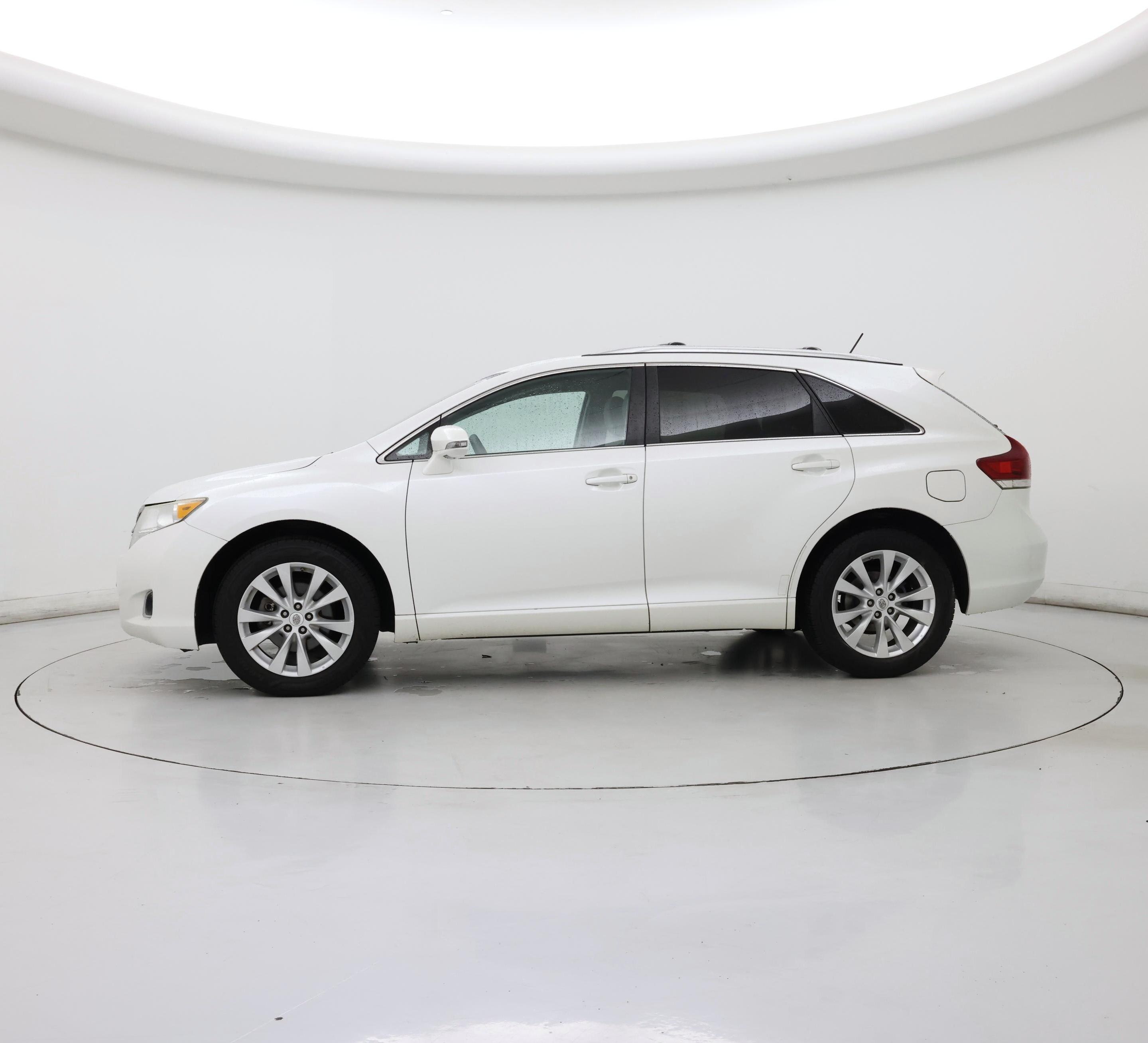 Thumbnail: 2013 Toyota Venza - 3