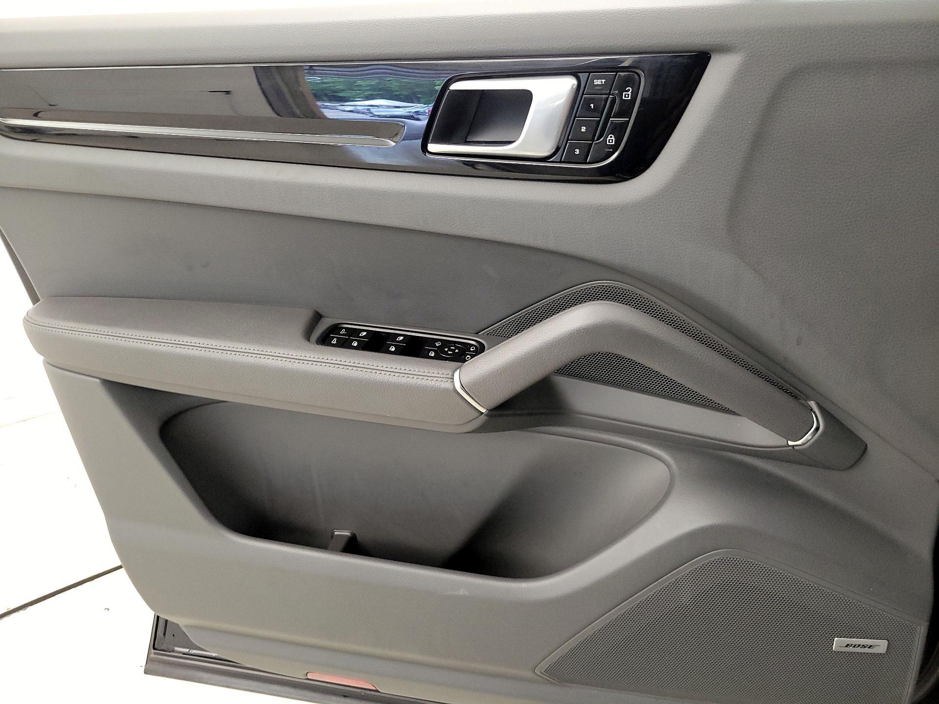 Thumbnail: 2021 Porsche Cayenne - 12