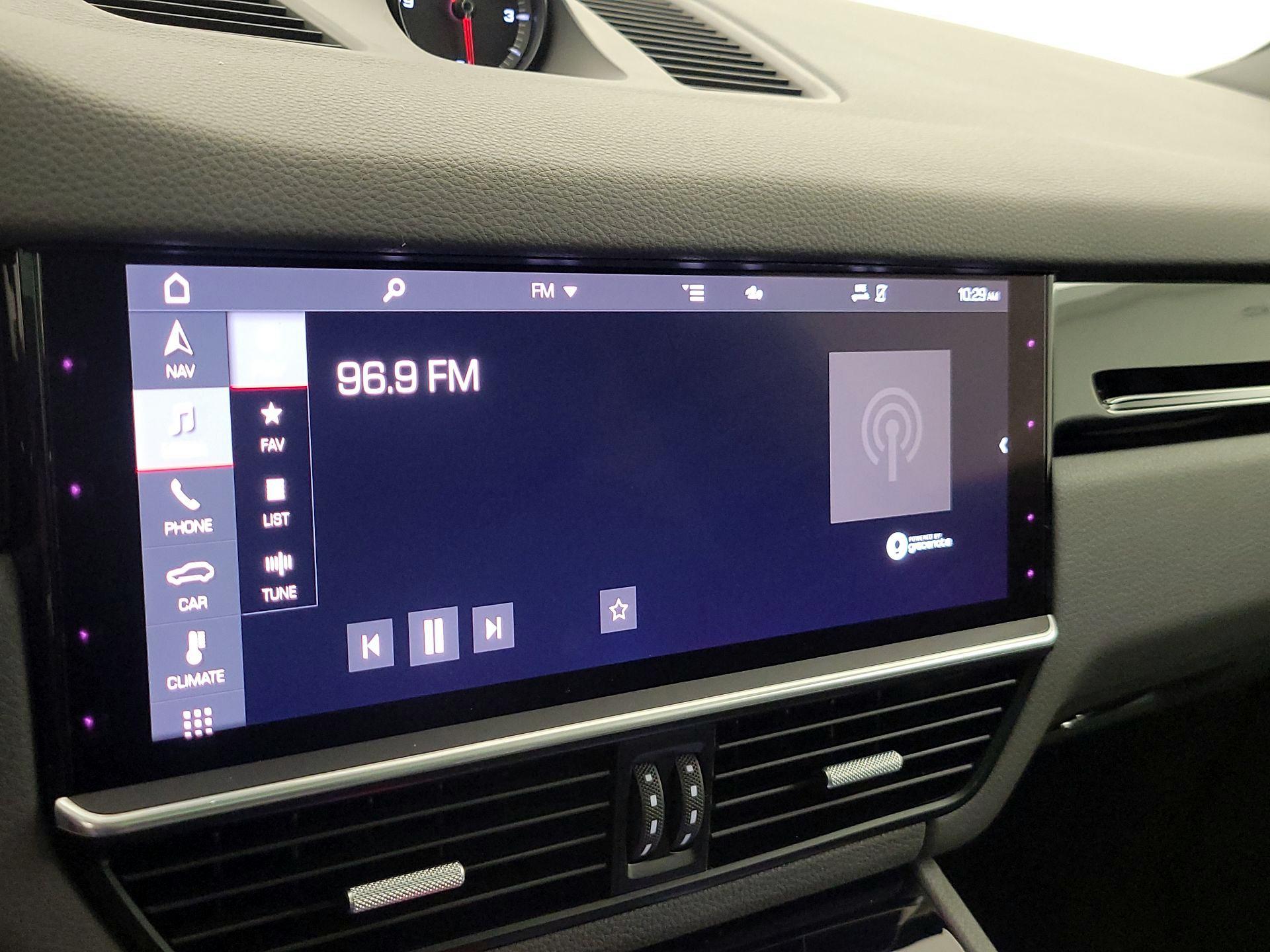 Thumbnail: 2021 Porsche Cayenne - 16