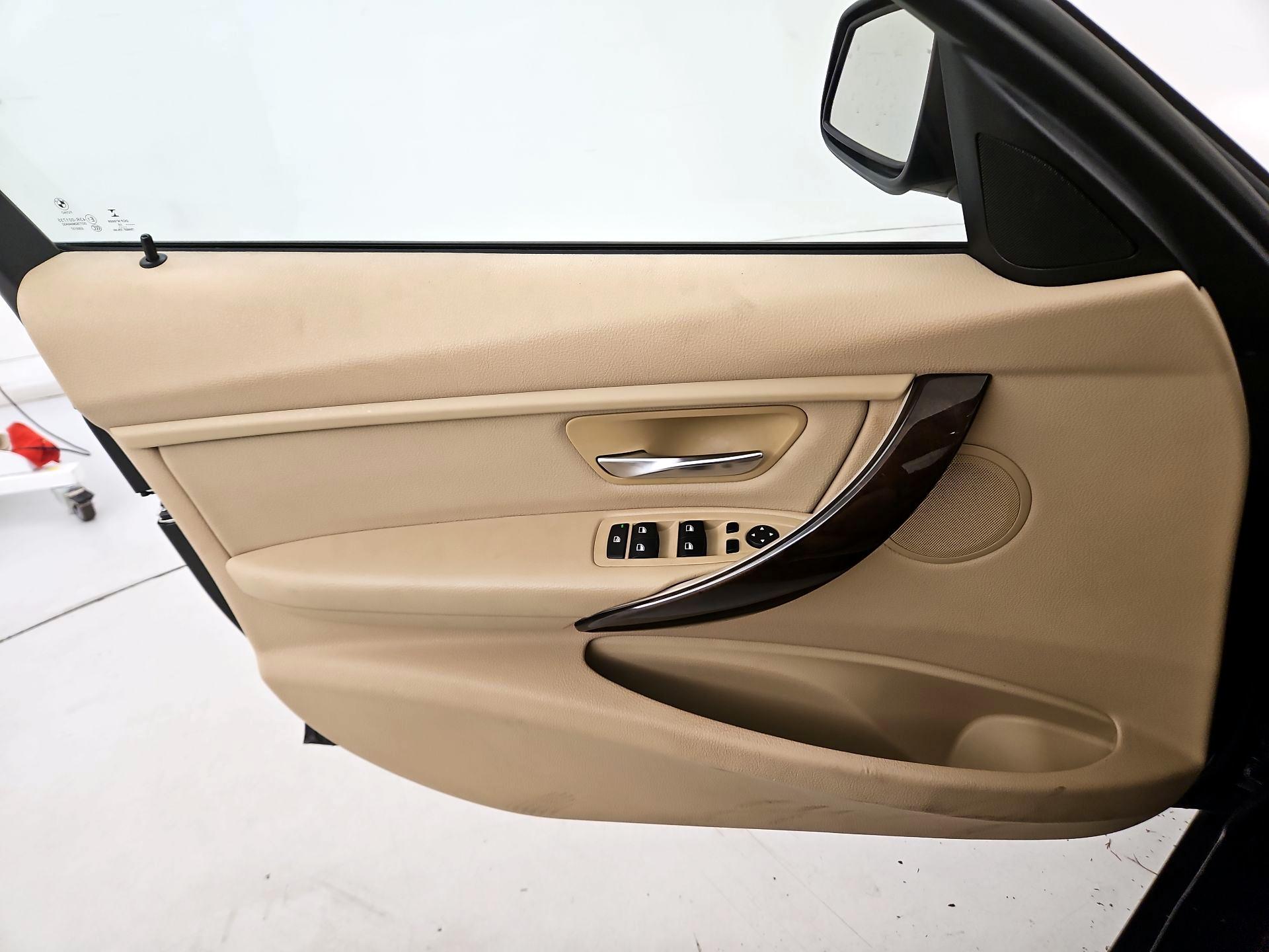 Thumbnail: 2015 BMW 3 Series - 12
