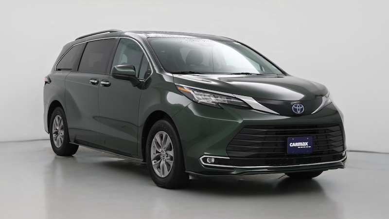 2022 Toyota Sienna XLE Hero Image